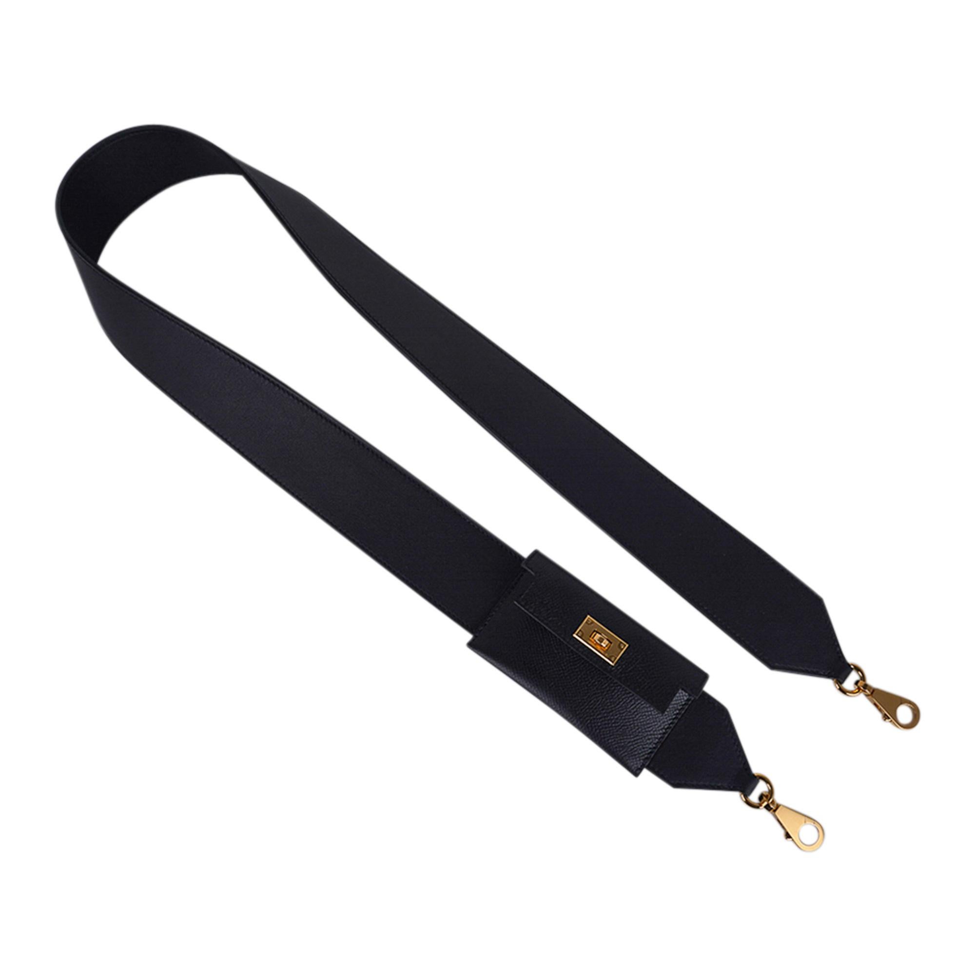 Noir Hermès - Sac à bandoulière à bandoulière « Kelly Pocket » en cuir Epsom noir avec accessoires dorés en vente