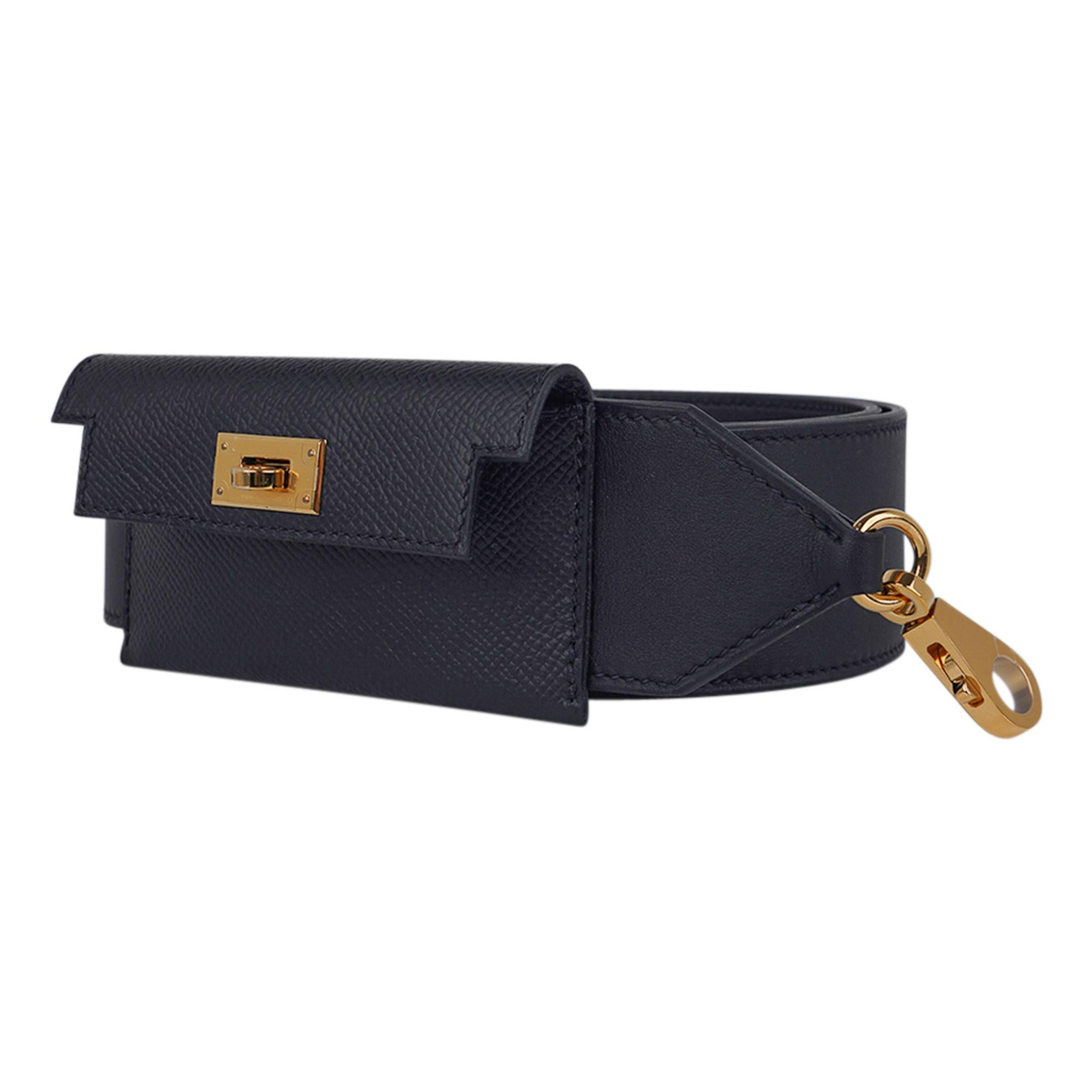 Hermès - Sac à bandoulière à bandoulière « Kelly Pocket » en cuir Epsom noir avec accessoires dorés Neuf - En vente à Miami, FL