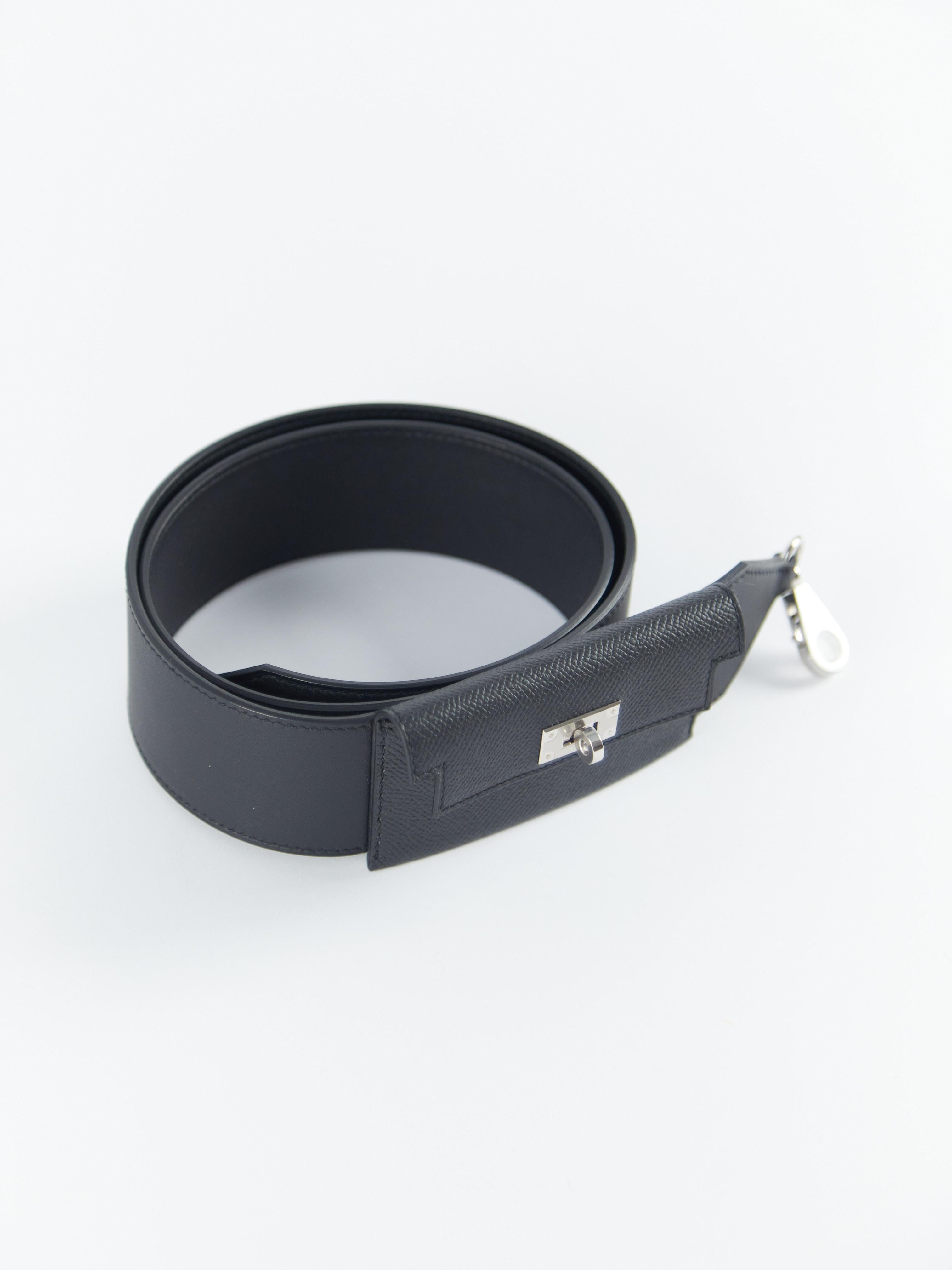 Hermès Kelly Pocket Strap 105cm in Black

Epsom and Swift Leather with Palladium Hardware

Z Stamp / No Receipt

Accompanied By: Hermes box, dustbag, felt and ribbon

Measurements: L 42