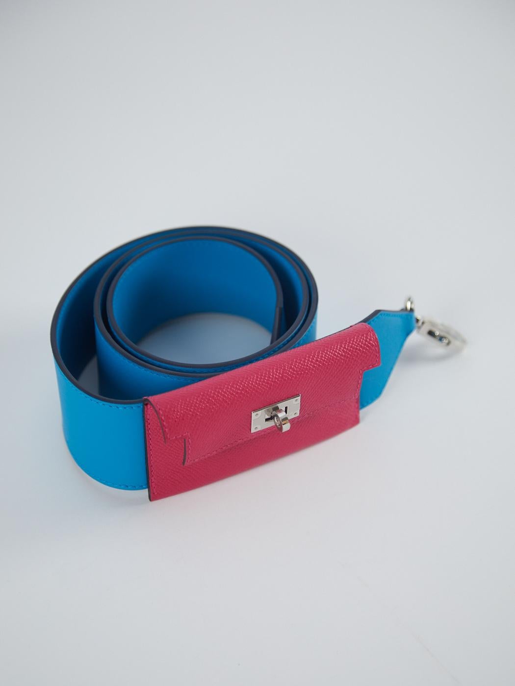 Hermès Kelly Pocket Strap 105cm in Blue Frida & Rose Mexico

Epsom and Swift Leather with Palladium Hardware

Y Stamp / No receipt

Accompanied By: Hermes box, dustbag and ribbon

Measurements: L 42