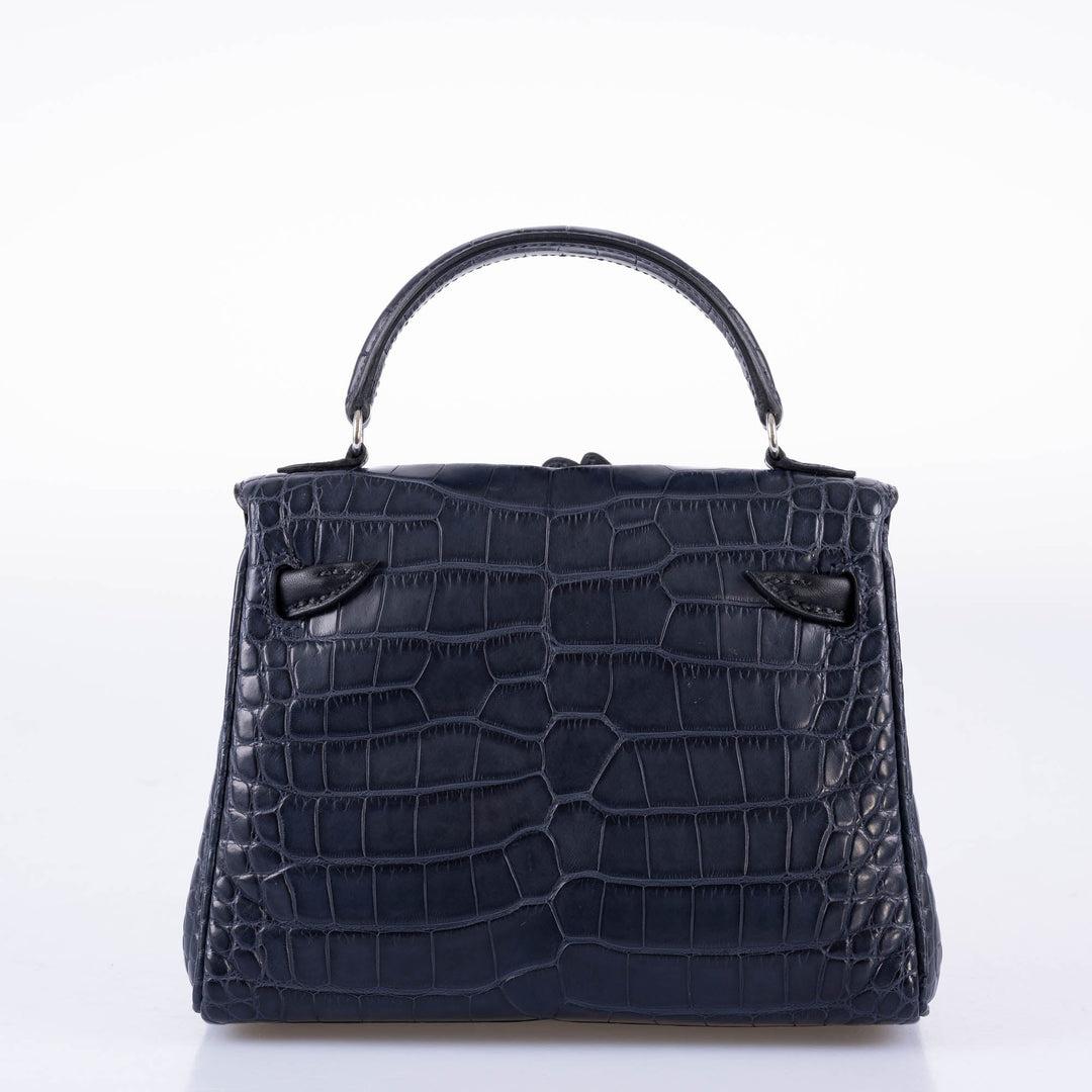 Bolso Hermès Kelly Quelle Idole Muñeca Aligátor Azul Nuit Mate y Swift Negro en venta 1