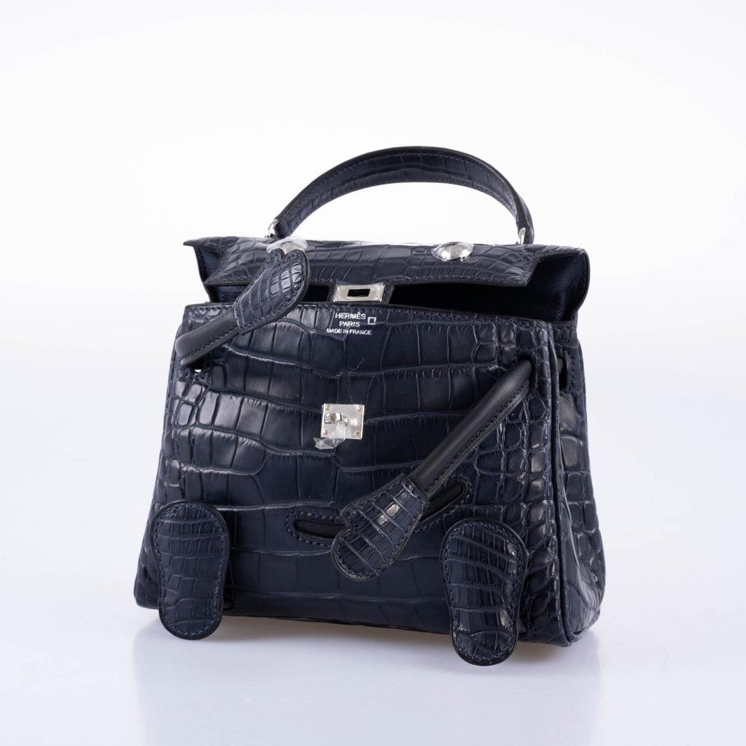 Bolso Hermès Kelly Quelle Idole Muñeca Aligátor Azul Nuit Mate y Swift Negro en venta 3