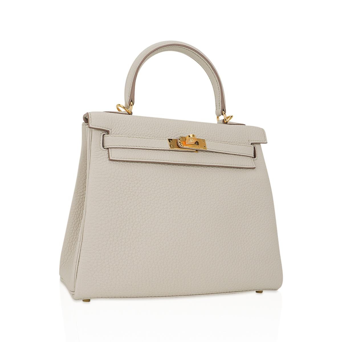 Mightychic offers an Hermes Kelly 25 bag featured in coveted Beton.
This signature Hermes Kelly retourne bag is accentuated with lush gold hardware.
Togo leather is supple and scratch resistant.
Comes with lock, keys, clochette, sleepers, raincoat