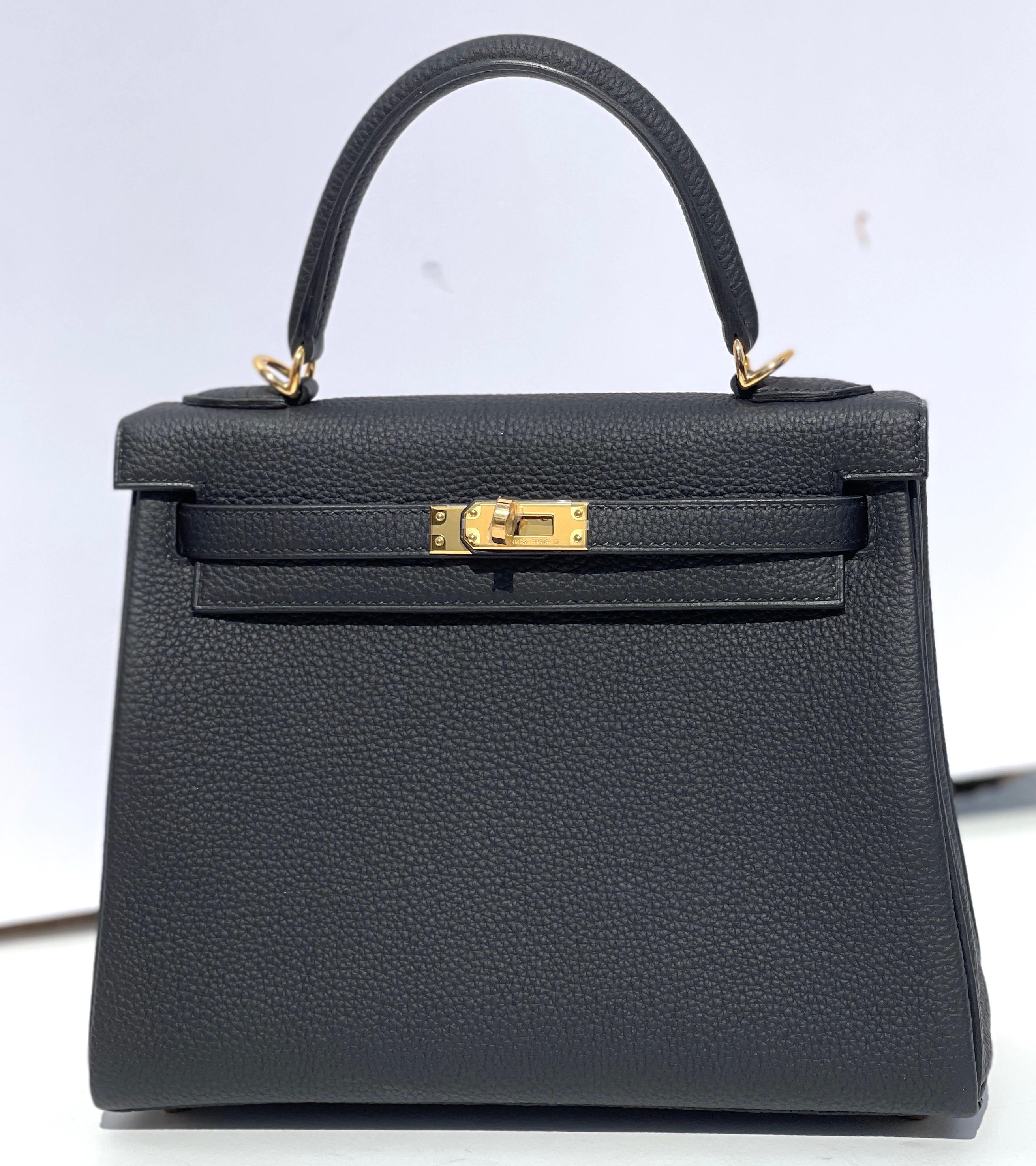 Hermès Kelly Retourne 25 Black Togo Gold Hardware In New Condition In West Chester, PA
