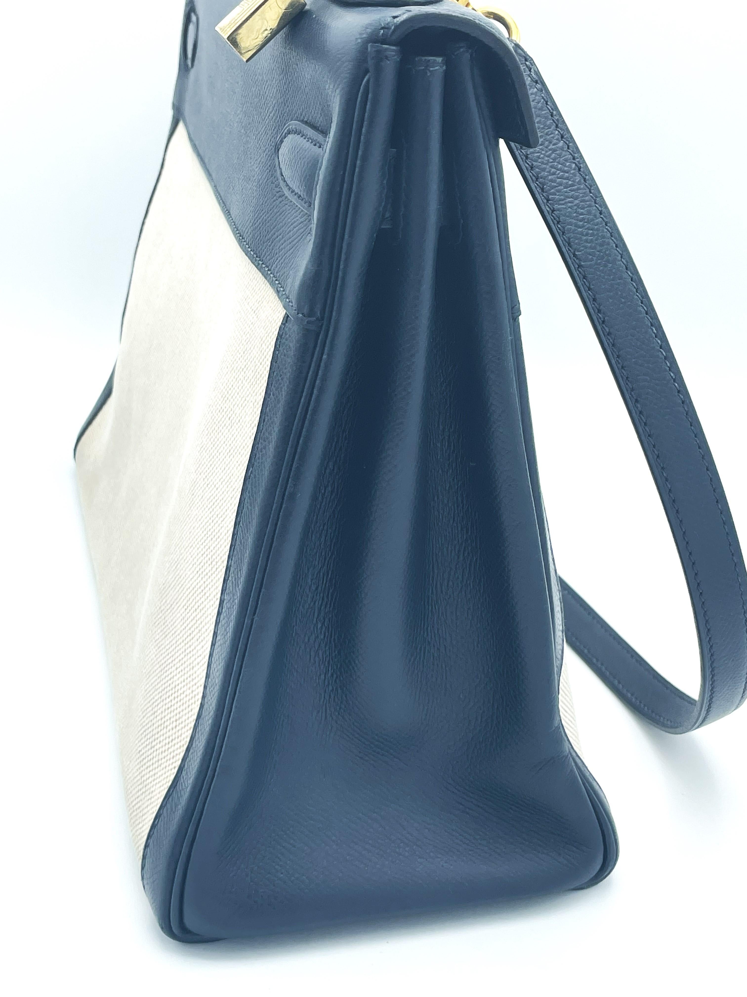 Bolso HERMÉS KELLY Retourne 32 cm en toile beige,  Courchevel cuero azul 1995s en venta 7