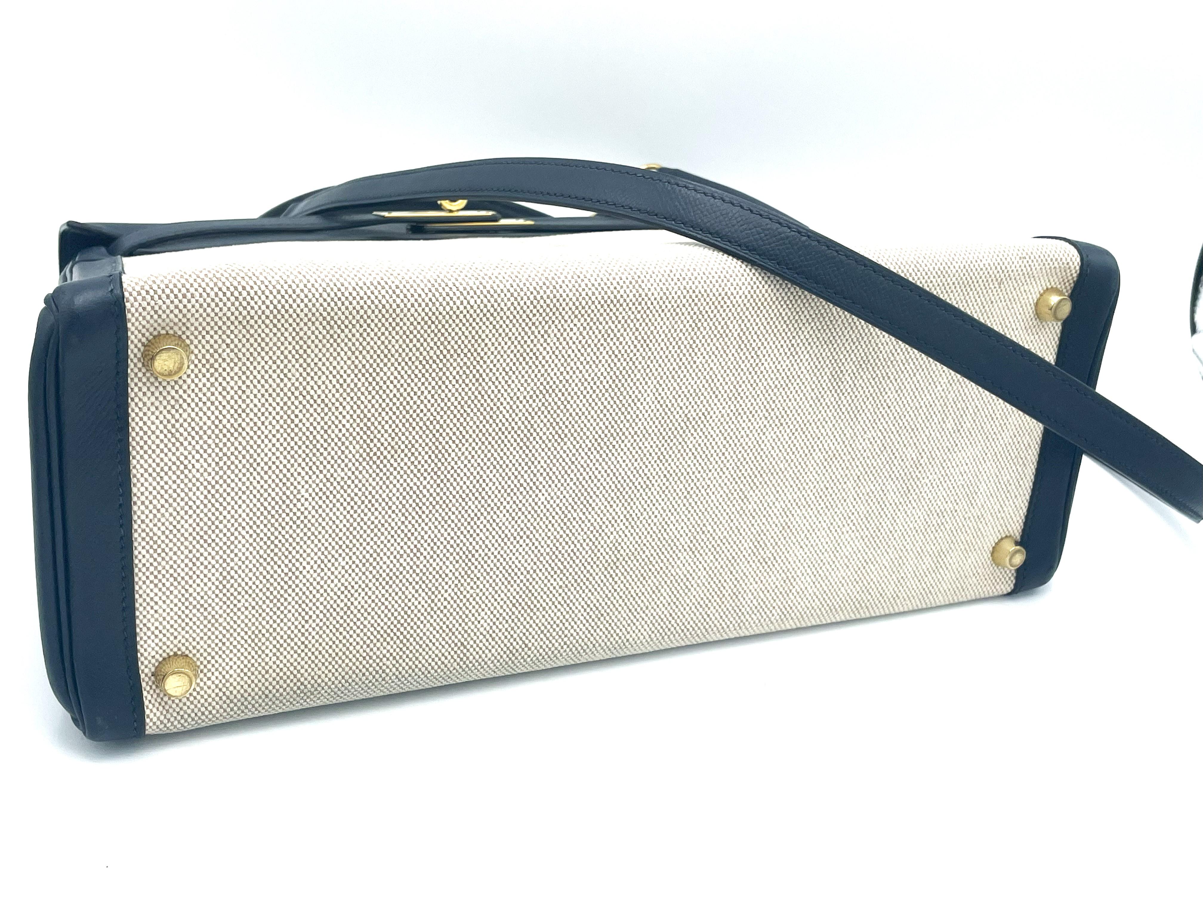 Bolso HERMÉS KELLY Retourne 32 cm en toile beige,  Courchevel cuero azul 1995s en venta 8
