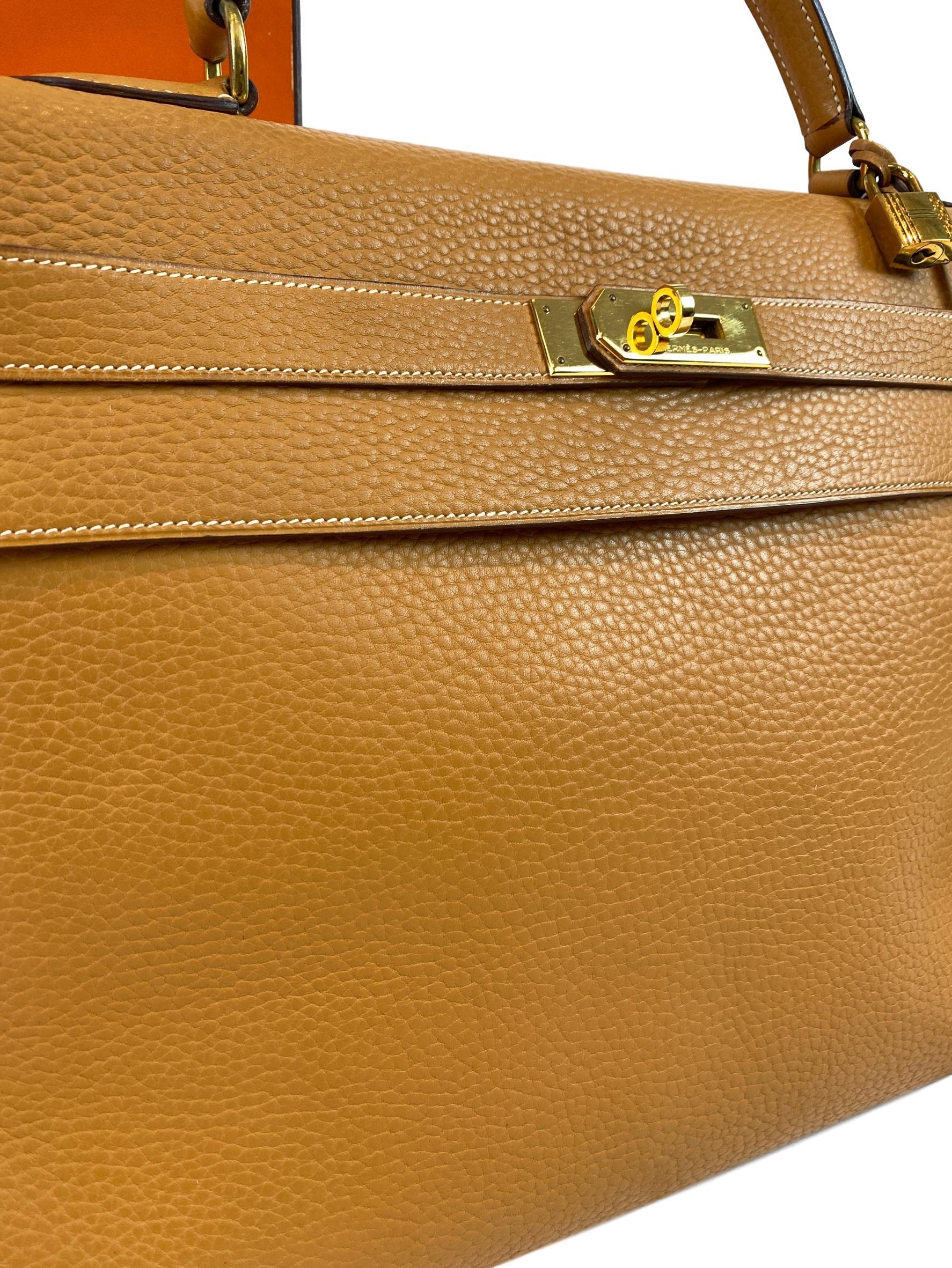 Hermès Kelly Retourne Handbag Gold Fjord Leather with Gold Hardware 40, 1985. 6