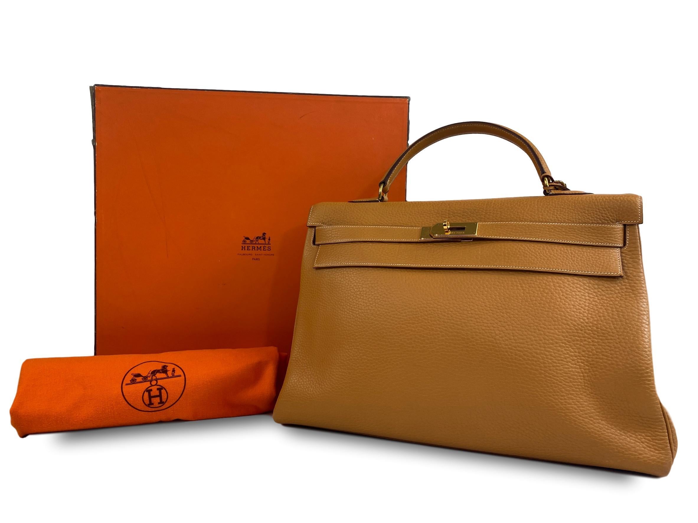 Hermès Kelly Retourne Handbag Gold Fjord Leather with Gold Hardware 40, 1985. 7