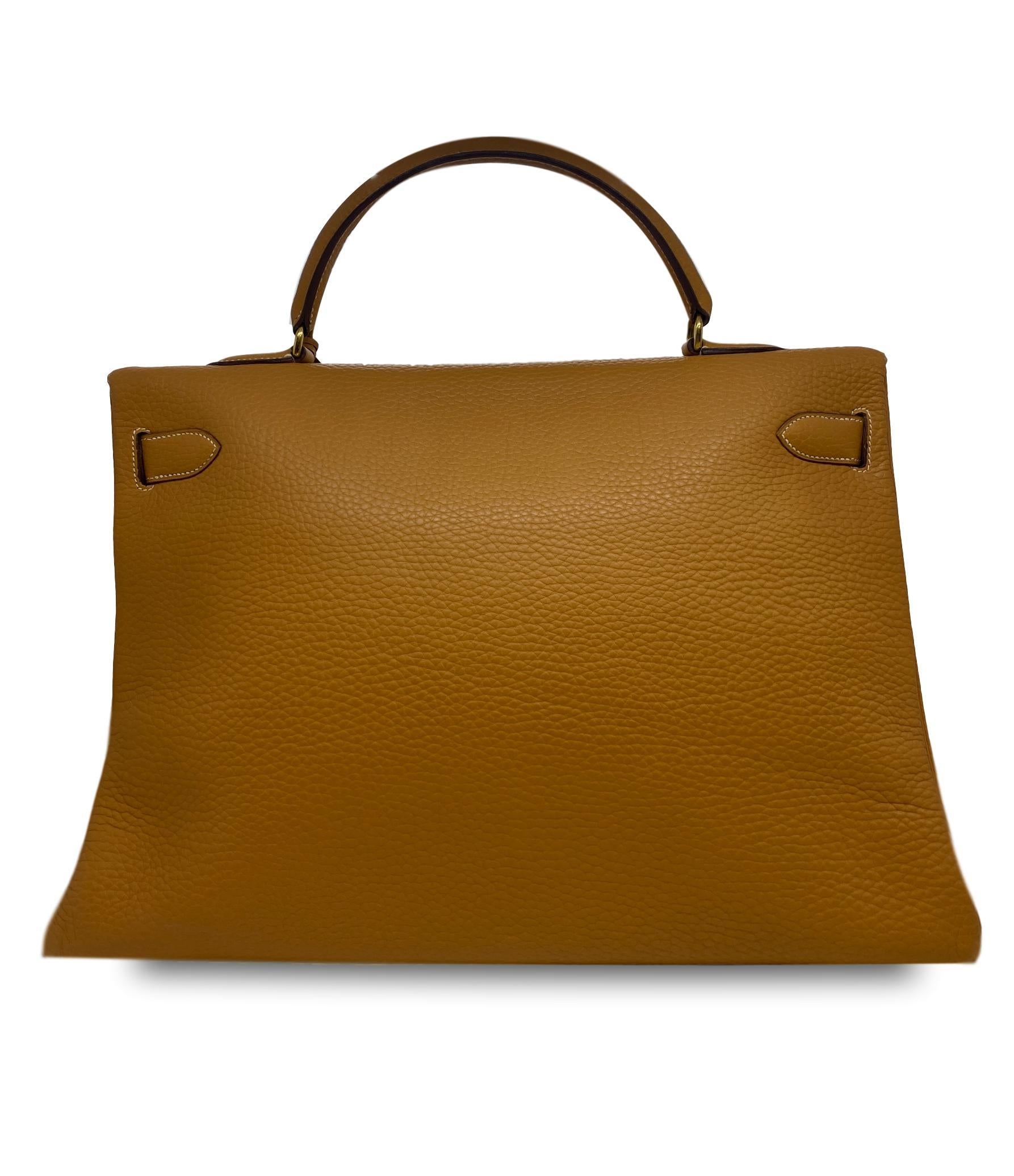 Hermès Kelly Retourne Handbag Gold Fjord Leather with Gold Hardware 40, 1985. 1