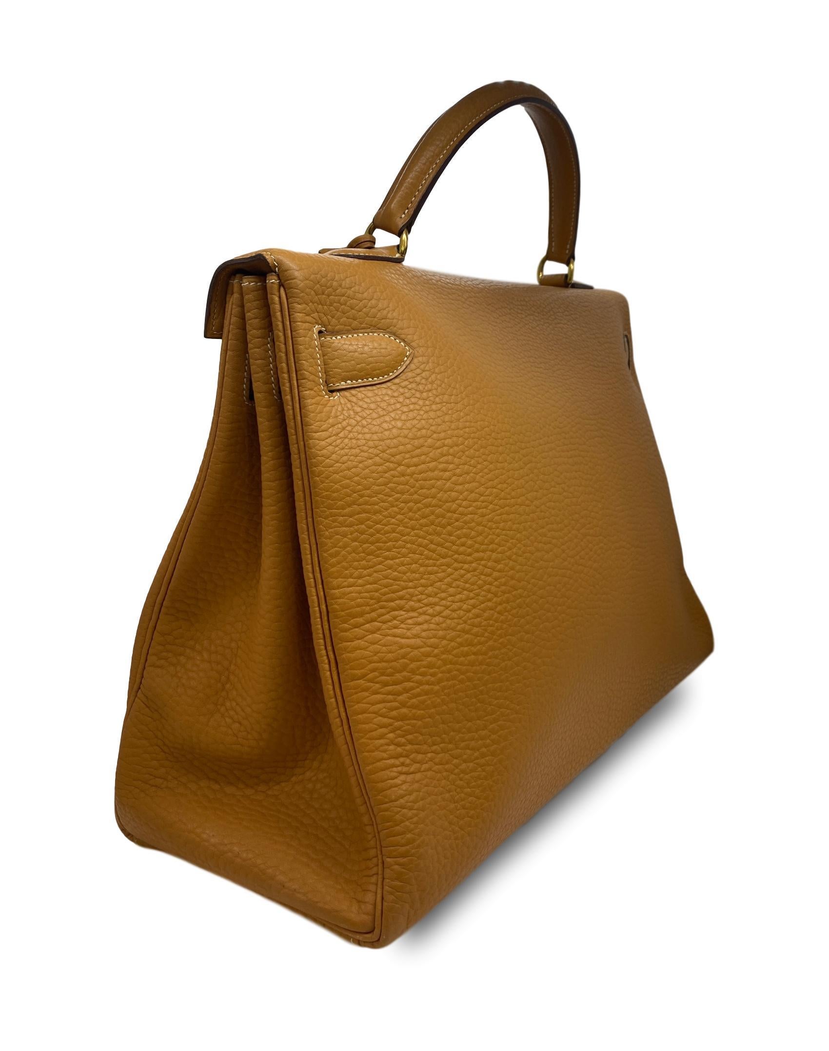 Hermès Kelly Retourne Handbag Gold Fjord Leather with Gold Hardware 40, 1985. 2