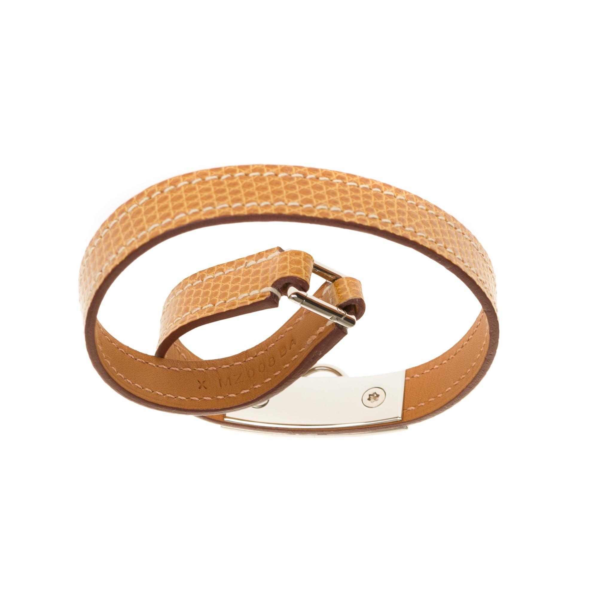 Hermès Rivale double tour bracelet in smooth beige lizard leather, palladium-plated silver-plated metal jewellery.
Signature: 