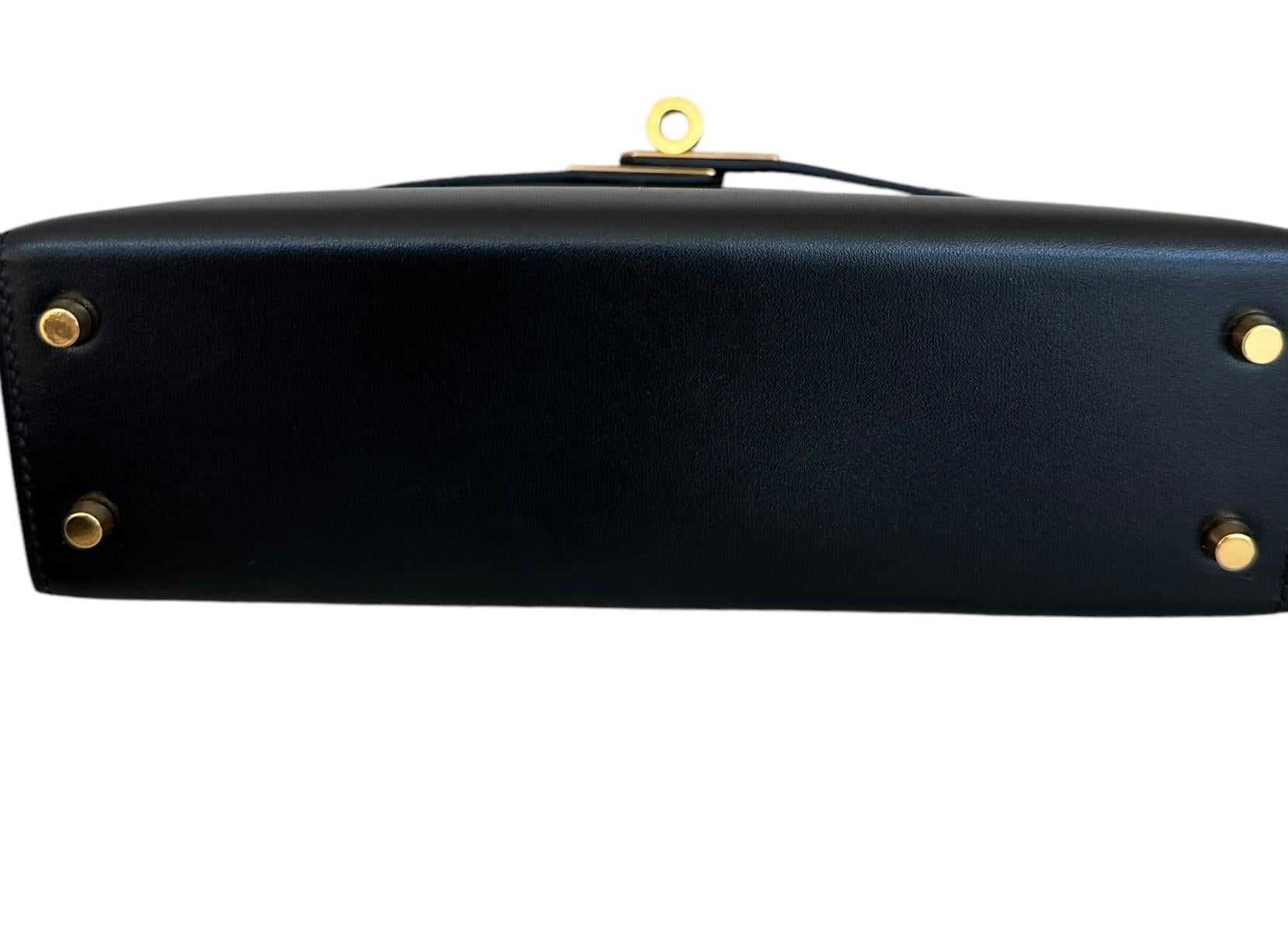 Hermes Kelly Sellier 20 Black Box Gold Hardware Bag W In New Condition For Sale In West Chester, PA