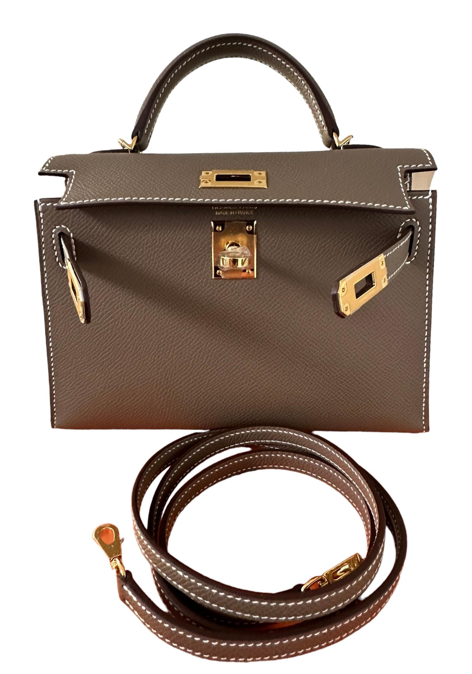 Women's or Men's Hermes Kelly Sellier 20 Etoupe Gold Hardware Bag For Sale