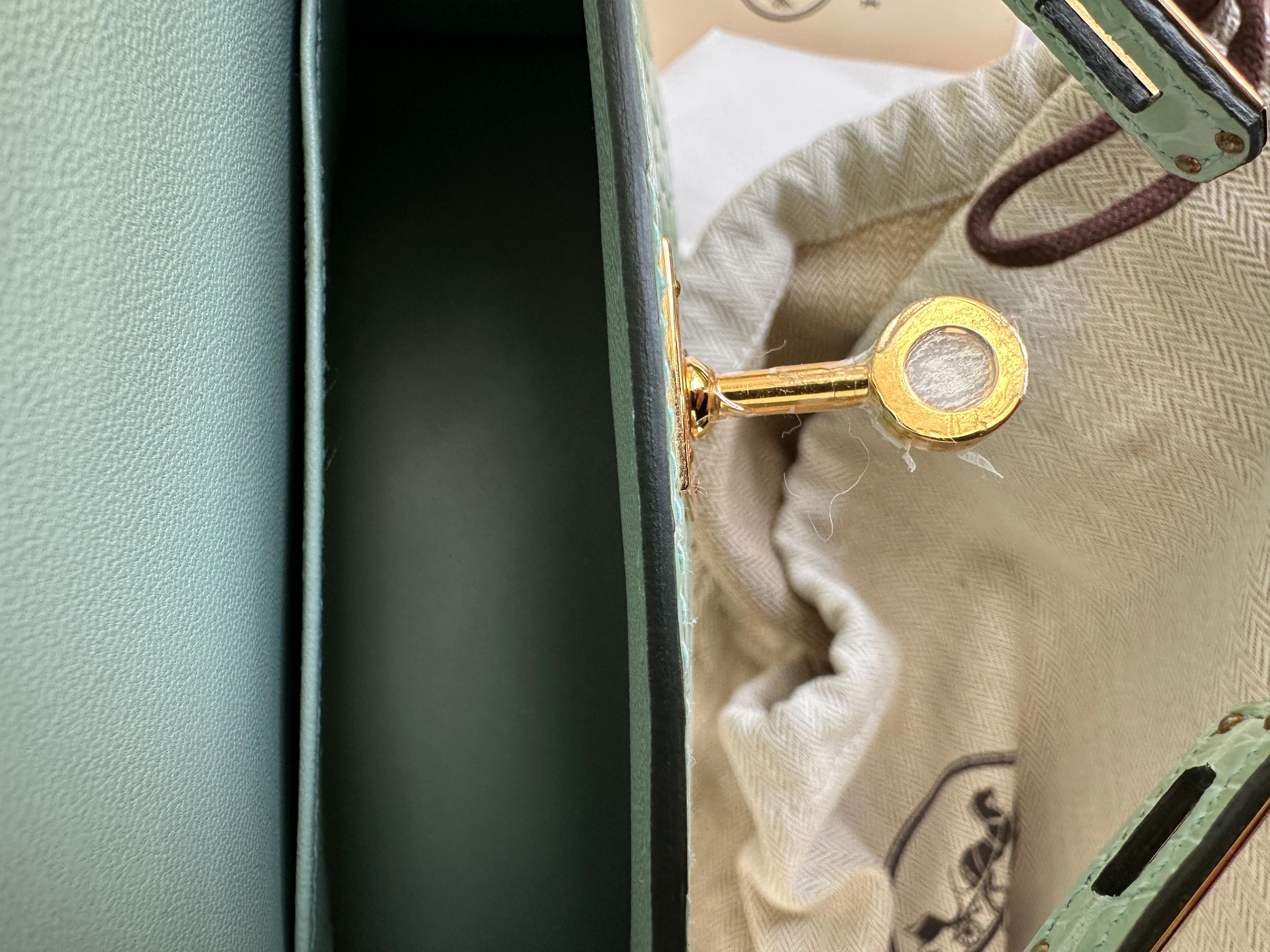 Hermès Kelly Sellier 20 Vert D'eau Porosus Mate Cocodrilo Herrajes de Oro Azul