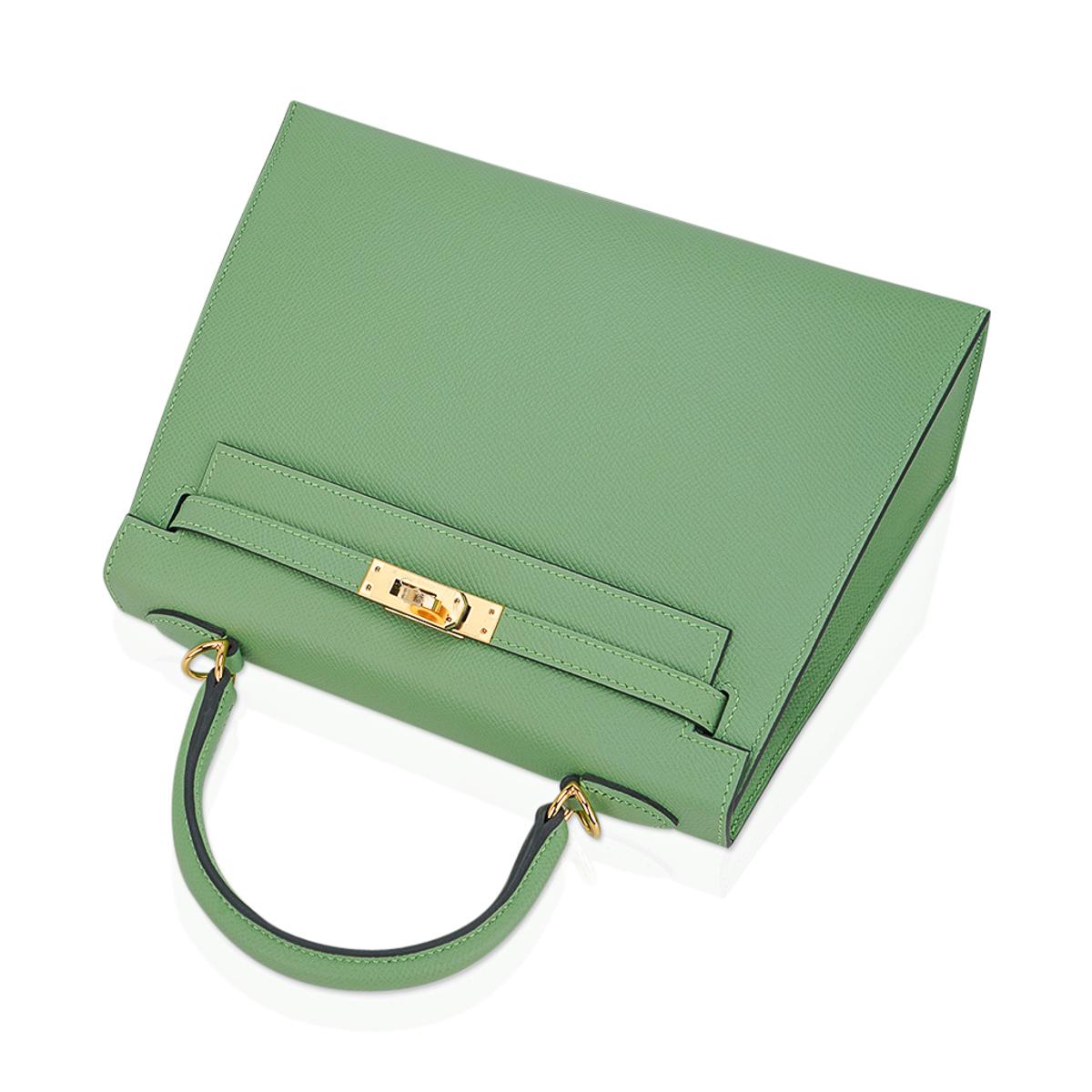 Hermes Kelly Sellier 25 Vert Criquet Bag Epsom Leather Gold Hardware  For Sale 1