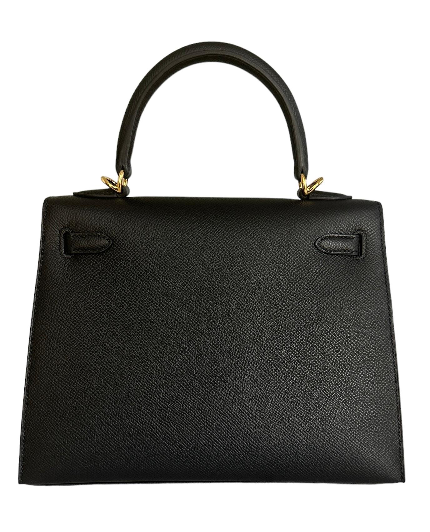 Hermès Kelly Sellier 25 Black Epsom Gold Hardware In New Condition In West Chester, PA