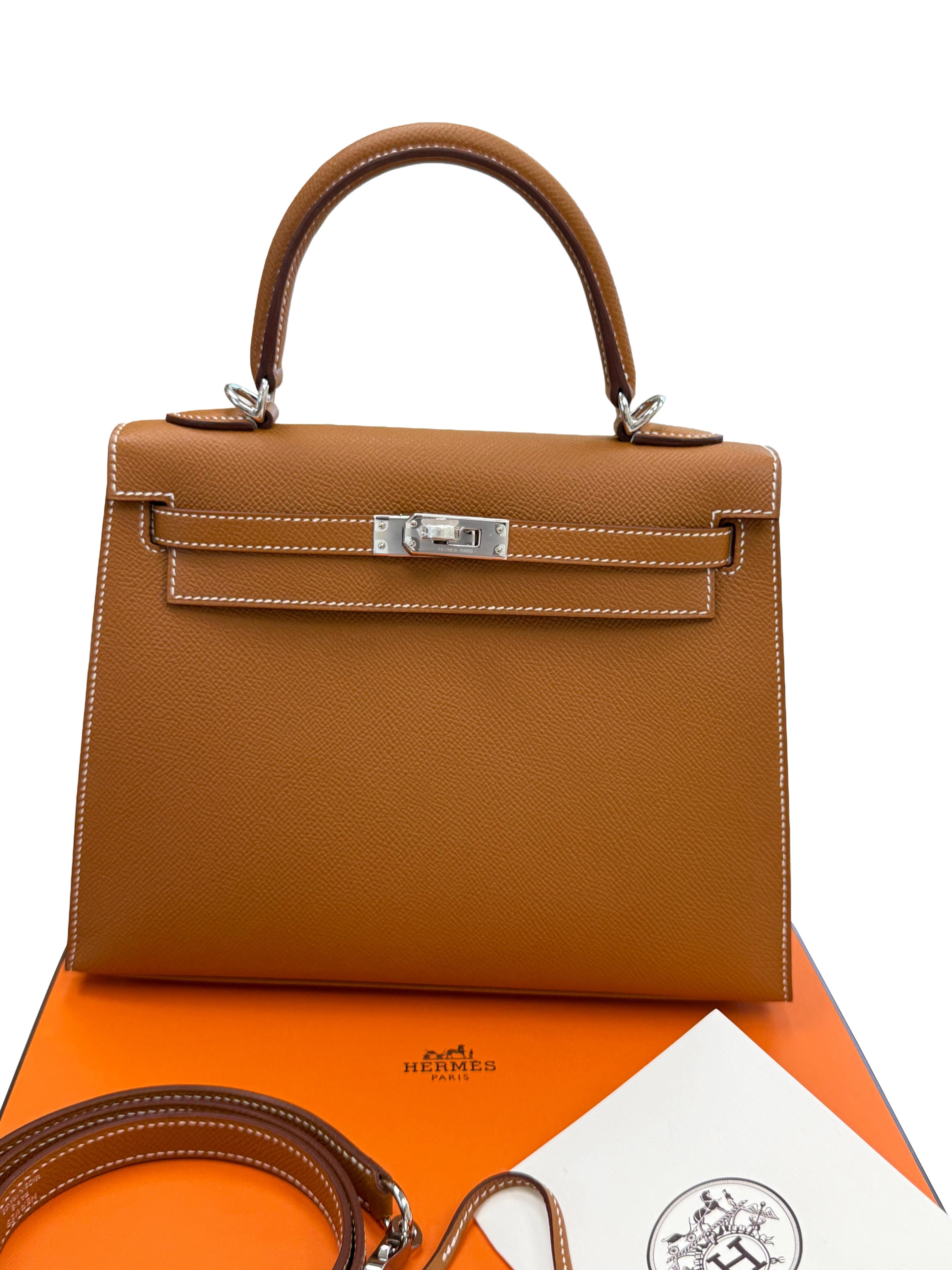 Hermes Kelly Sellier 25 Gold Epsom Leather With Palladium Hardware Handbag In New Condition For Sale In Aventura, FL