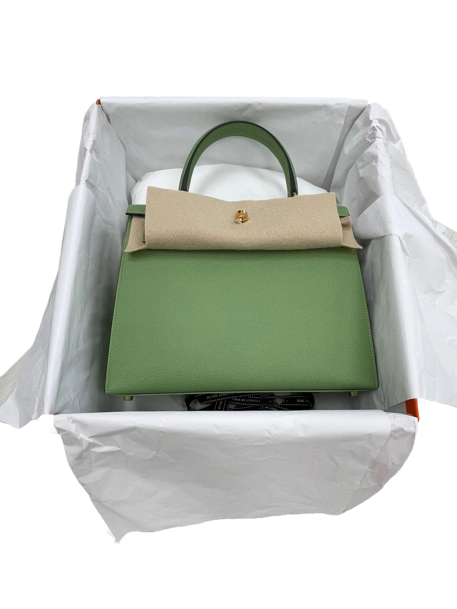 Hermès Kelly Sellier 25 Vert Criquet Epsom Leather Gold Hardware Handbag For Sale 5
