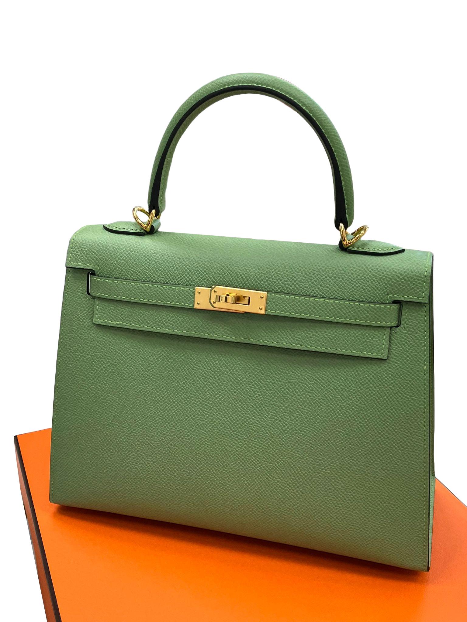 Hermès Kelly Sellier 25 Vert Criquet Epsom Leather Gold Hardware Handbag For Sale 9