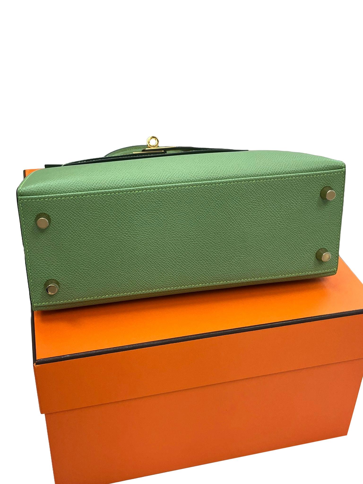 Hermès Kelly Sellier 25 Vert Criquet Epsom Leather Gold Hardware Handbag For Sale 14