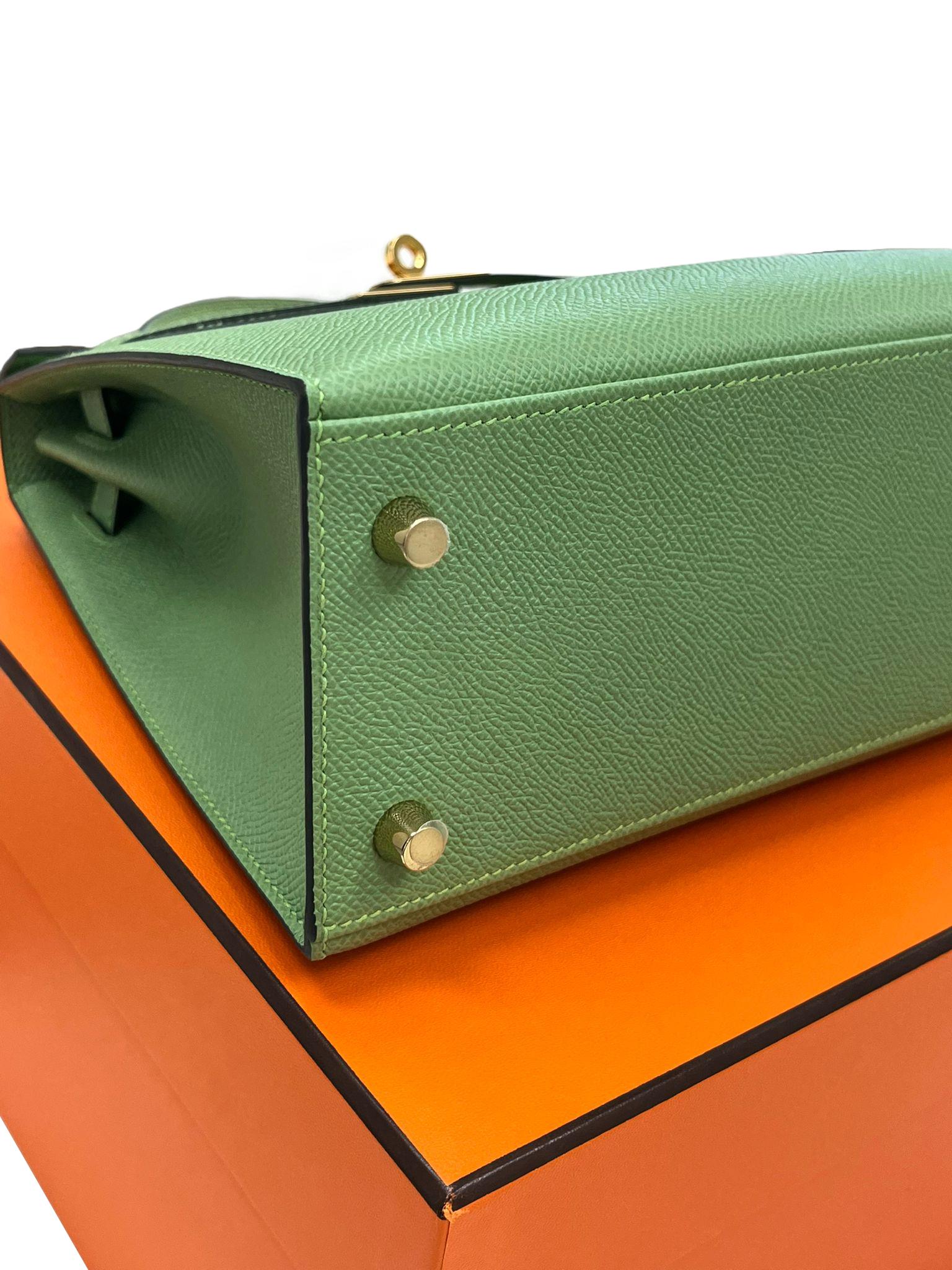 Hermès Kelly Sellier 25 Vert Criquet Epsom Leather Gold Hardware Handbag For Sale 15