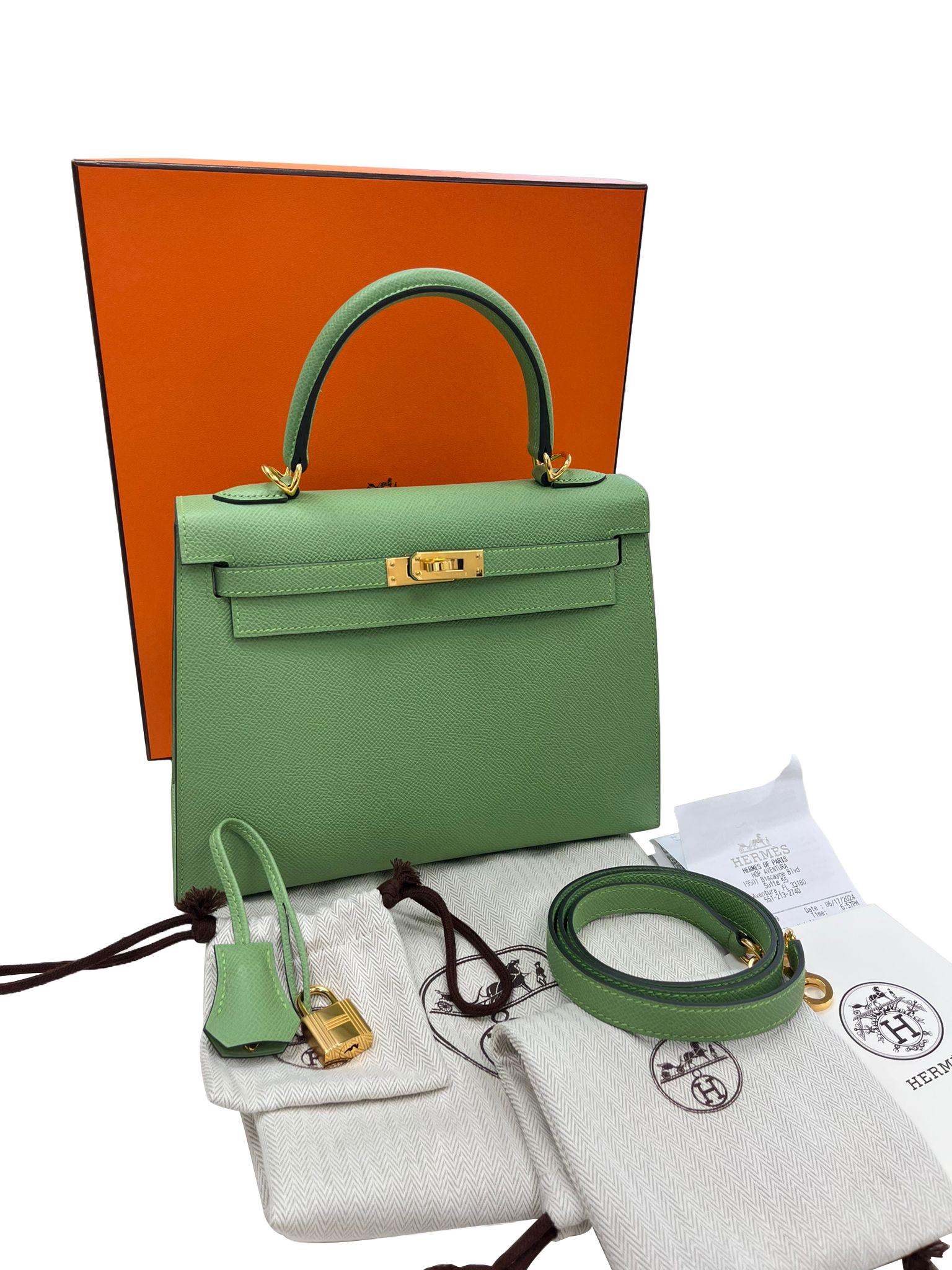 Hermès Kelly Sellier 25 Vert Criquet Epsom Leather Gold Hardware Handbag For Sale 3