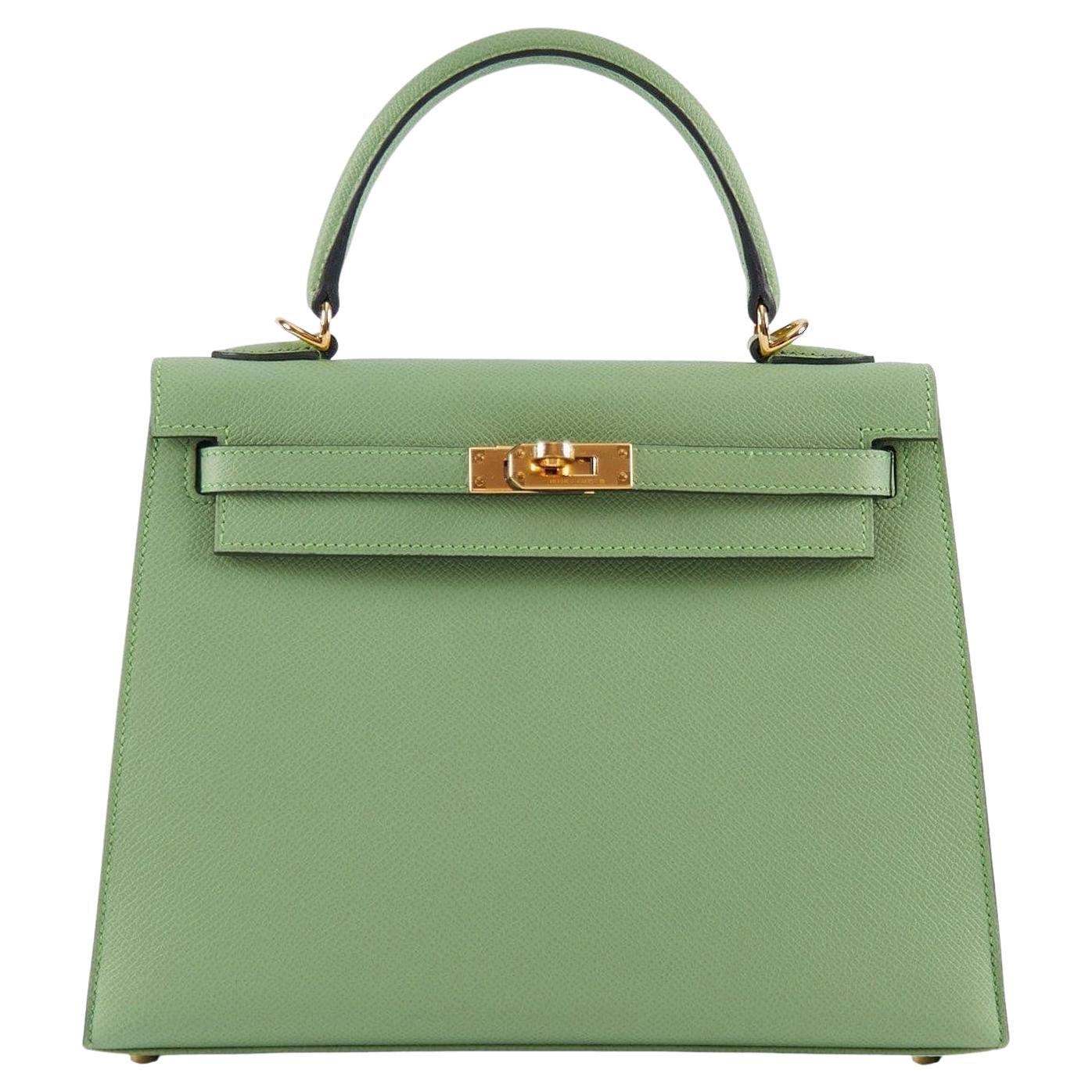 Hermès Kelly Sellier 25 Vert Criquet Epsom Leather Gold Hardware Handbag For Sale