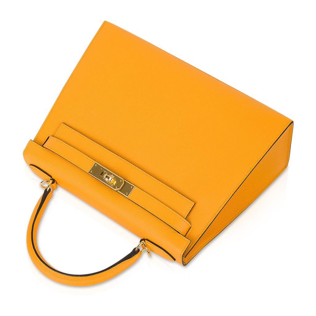 Hermes Kelly Sellier 28 Bag Jaune D'Or HSS Epsom Leather Gold Hardware  In New Condition In Miami, FL