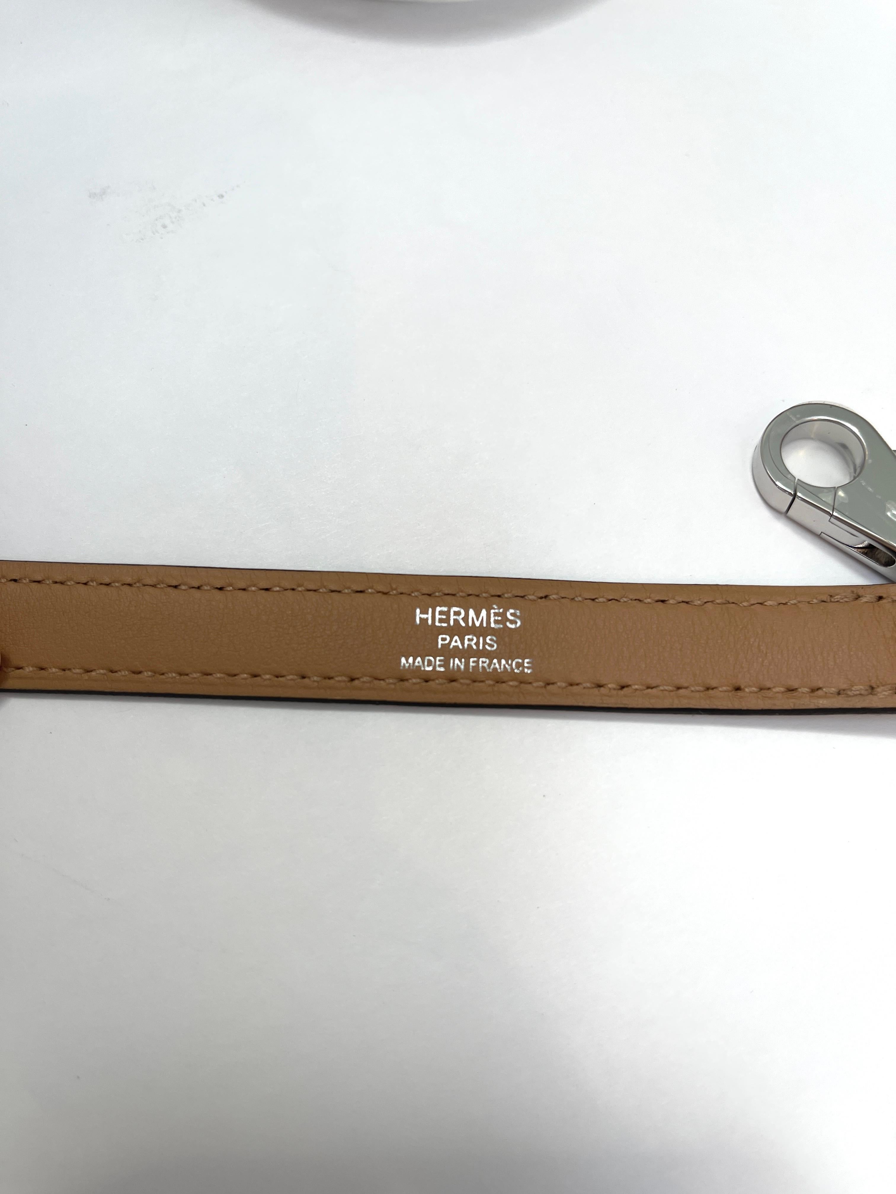 Hermès Kelly Sellier 28 Chai Ecru Toile and Swift Palladium Hardware In New Condition In West Chester, PA