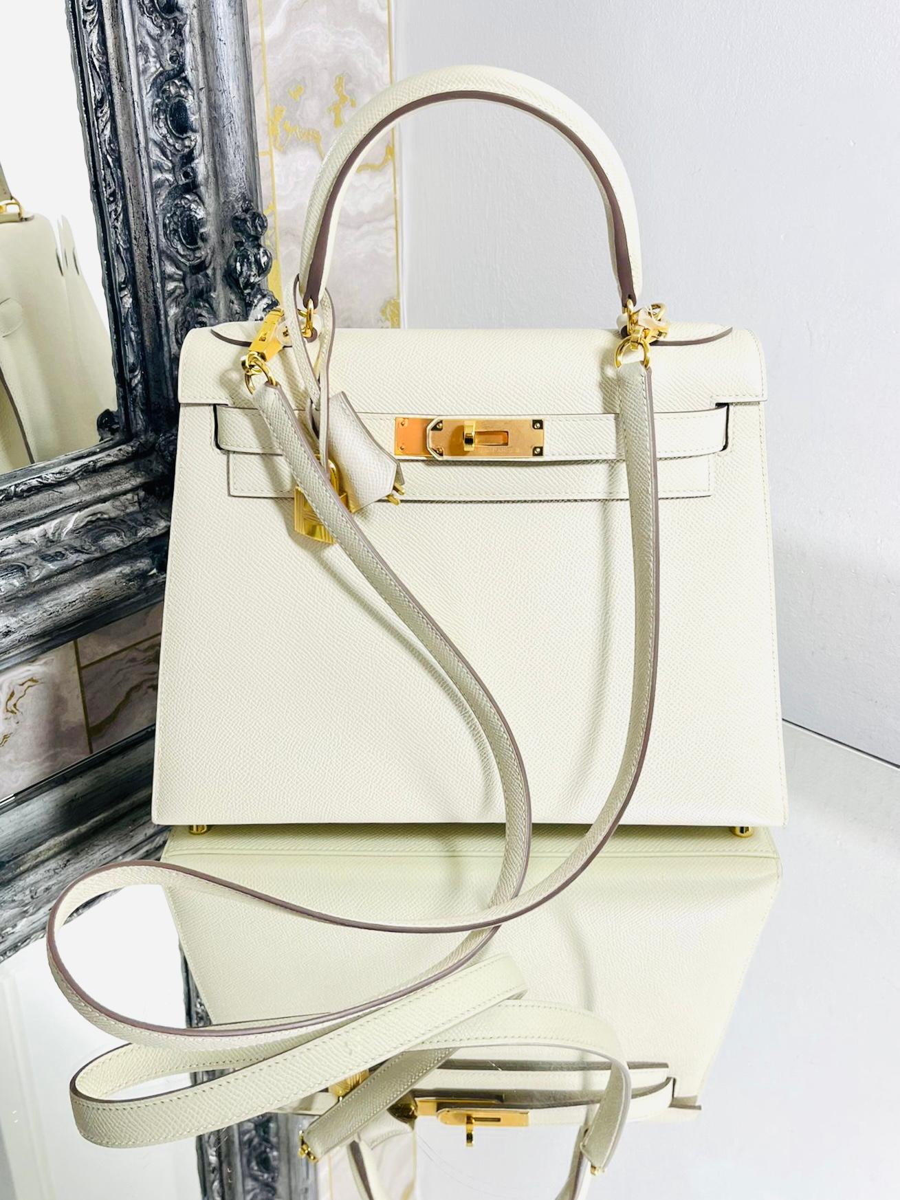 Hermes Kelly Sellier 28cm

Epsom leather, in off white, official Hermes colour is Craie with gold hardware.

Interior is lined in a tonal chèvre leather

From the year 2022

Size - Height 22cm, Width 28cm, Depth 11cm

Condition - Excellent ( most of