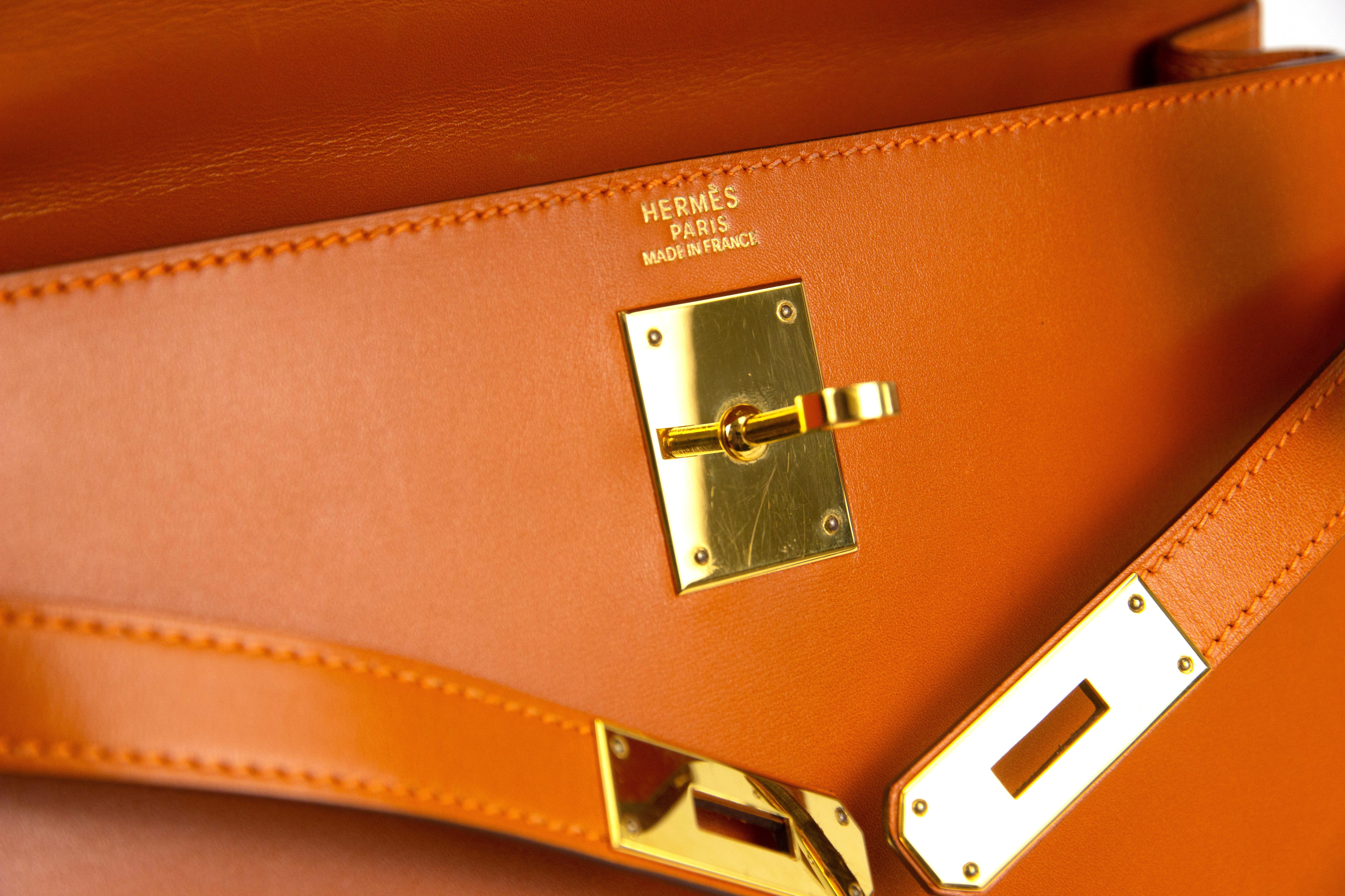 Hermes Kelly Sellier 32 Handtasche Potiron mit Gold Hardware im Angebot 5