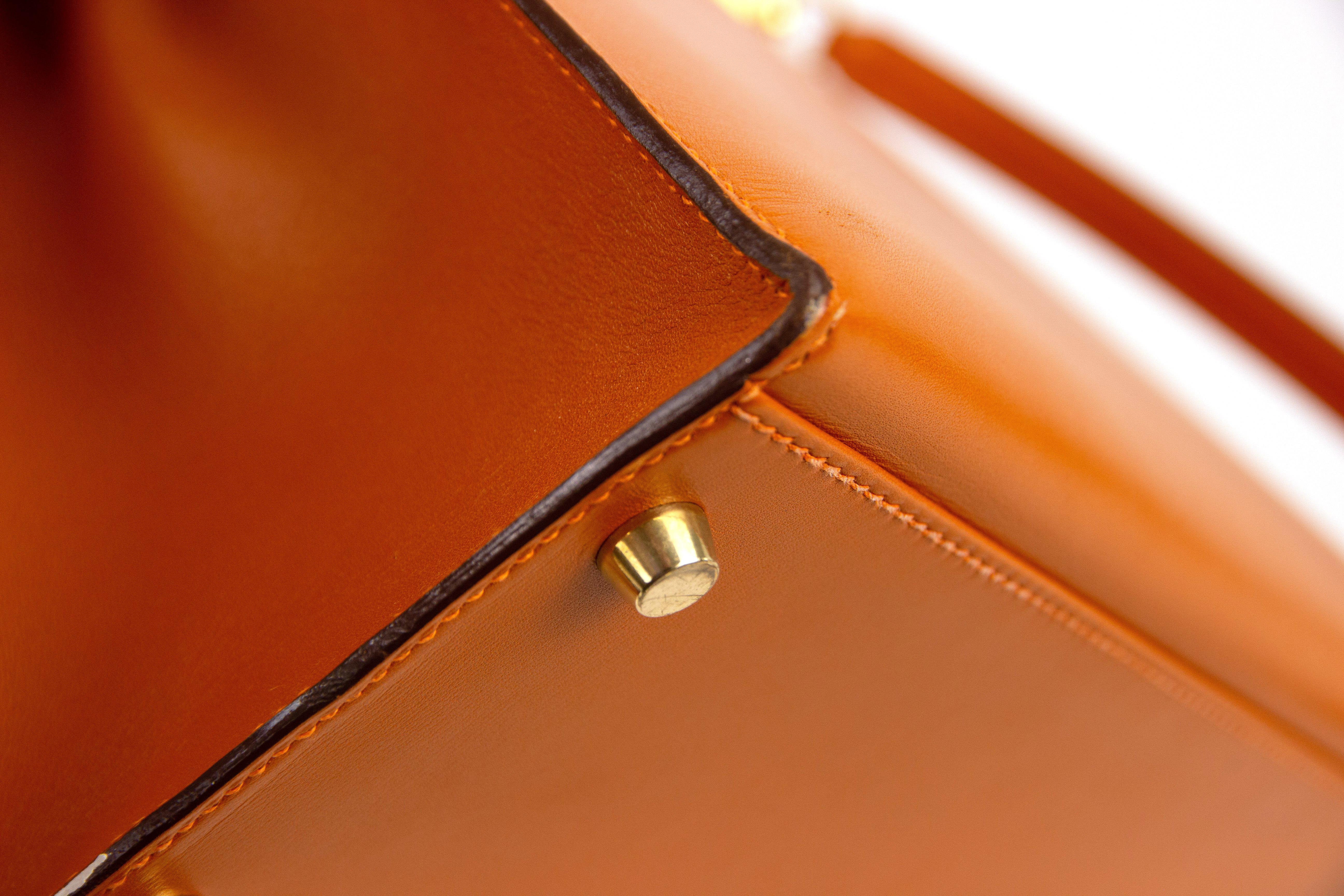 Hermes Kelly Sellier 32 Handtasche Potiron mit Gold Hardware im Angebot 4