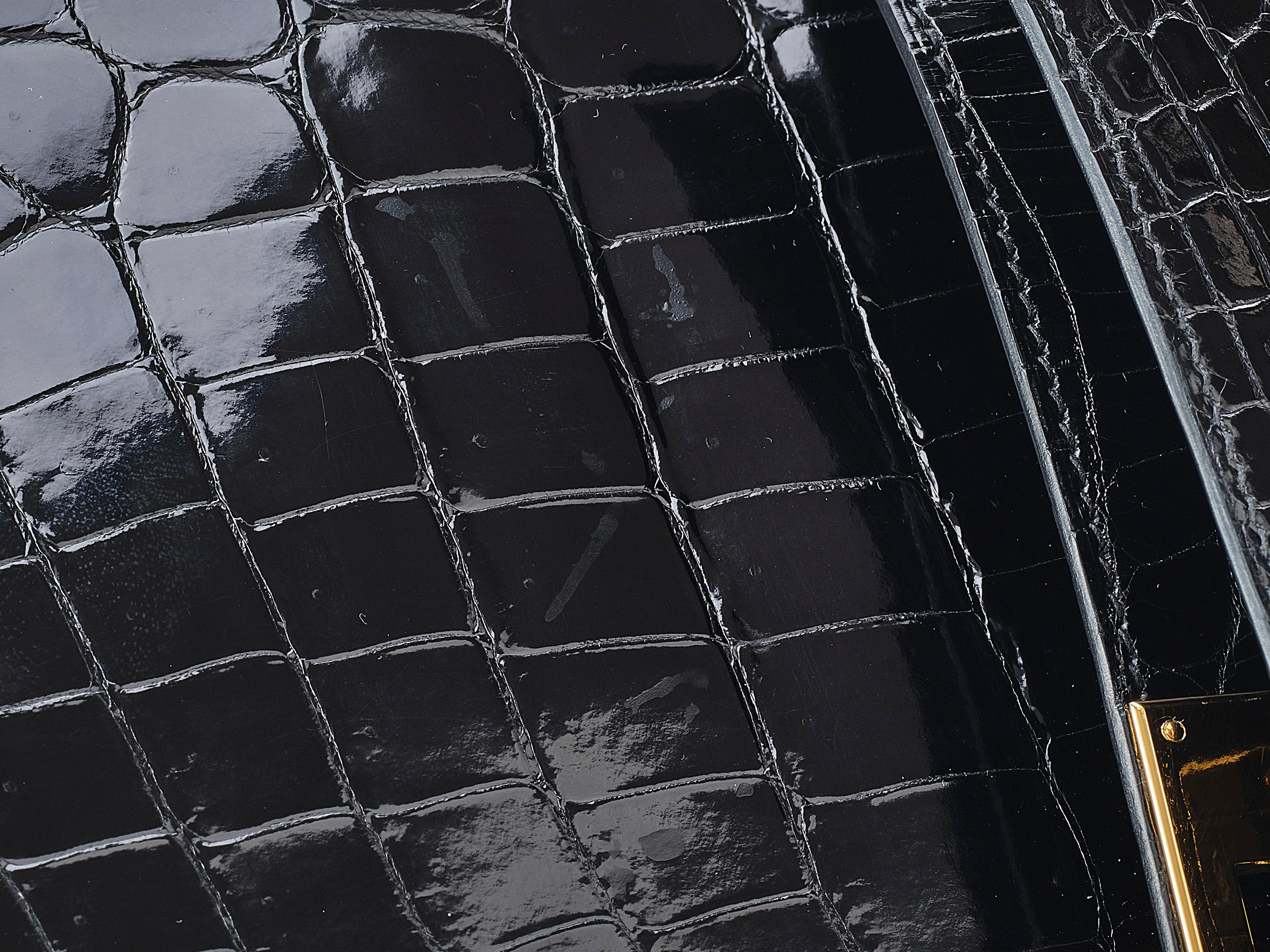 Hermès Kelly Sellier 32 Noir/Black Niloticus Crocodile Gold Hardware For Sale 6