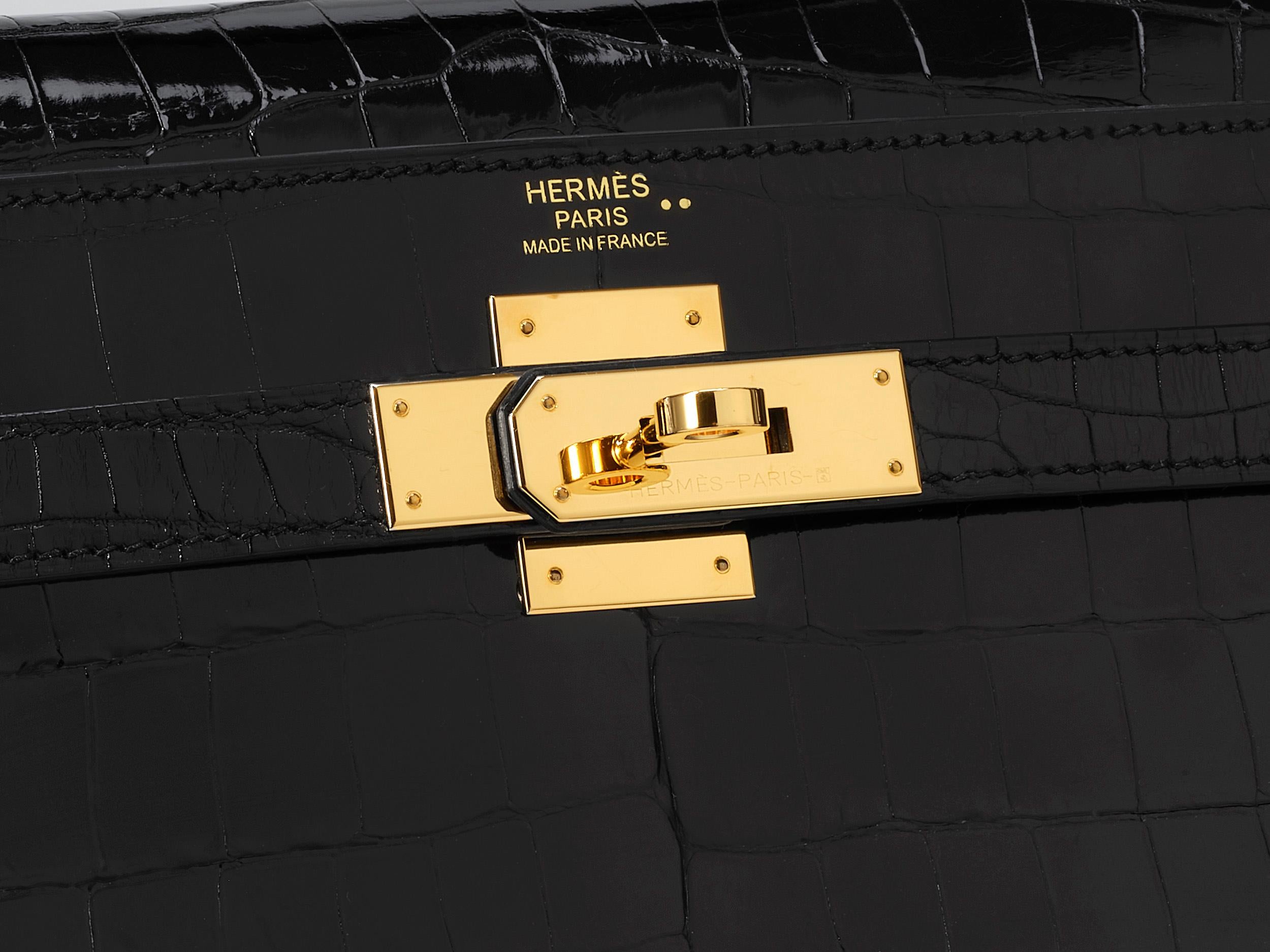 Hermès Kelly Sellier 32 Noir/Schwarz Niloticus Krokodil Gold Hardware für Damen oder Herren im Angebot
