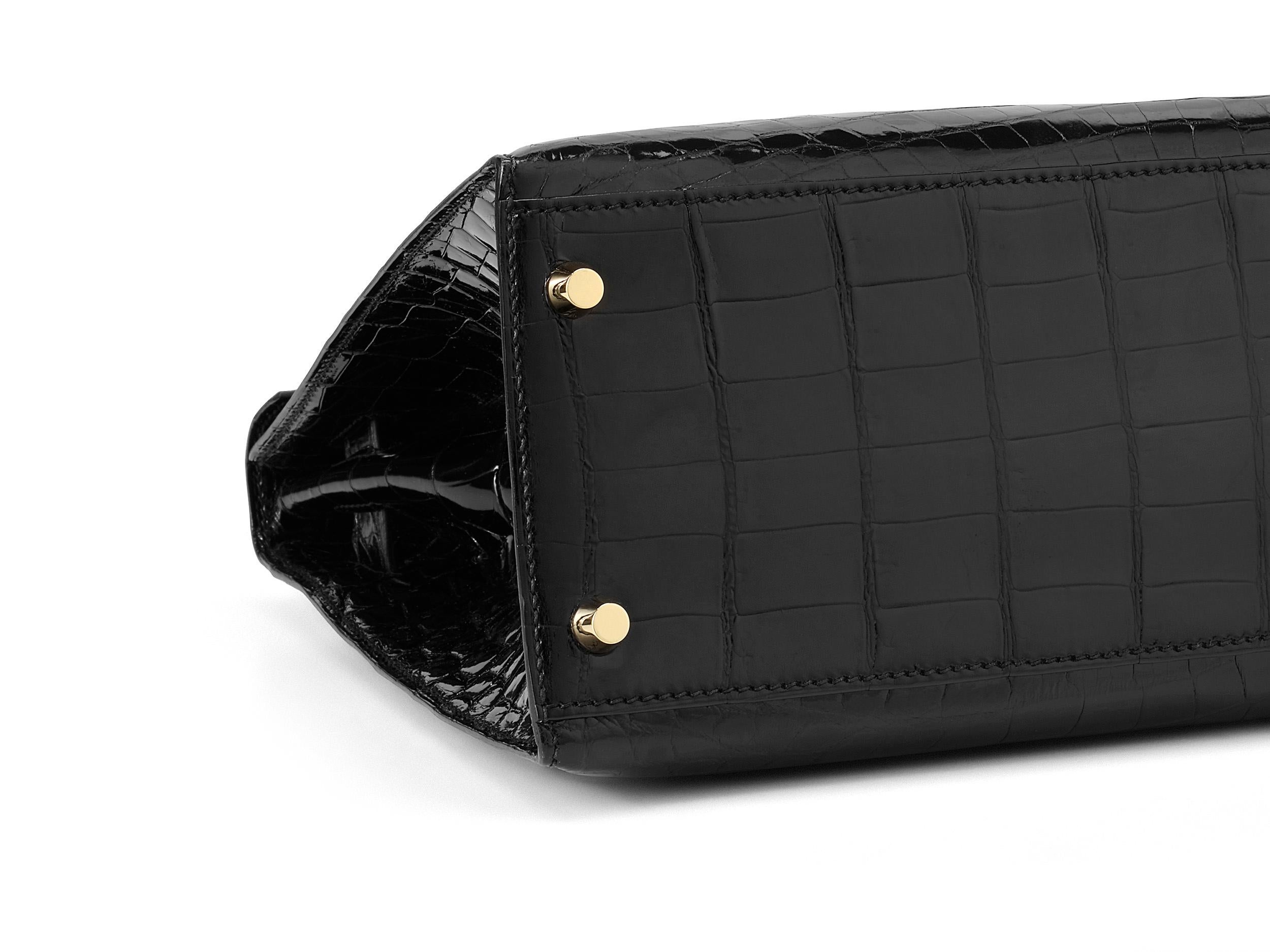 Hermès Kelly Sellier 32 Noir/Black Niloticus Crocodile Gold Hardware For Sale 1