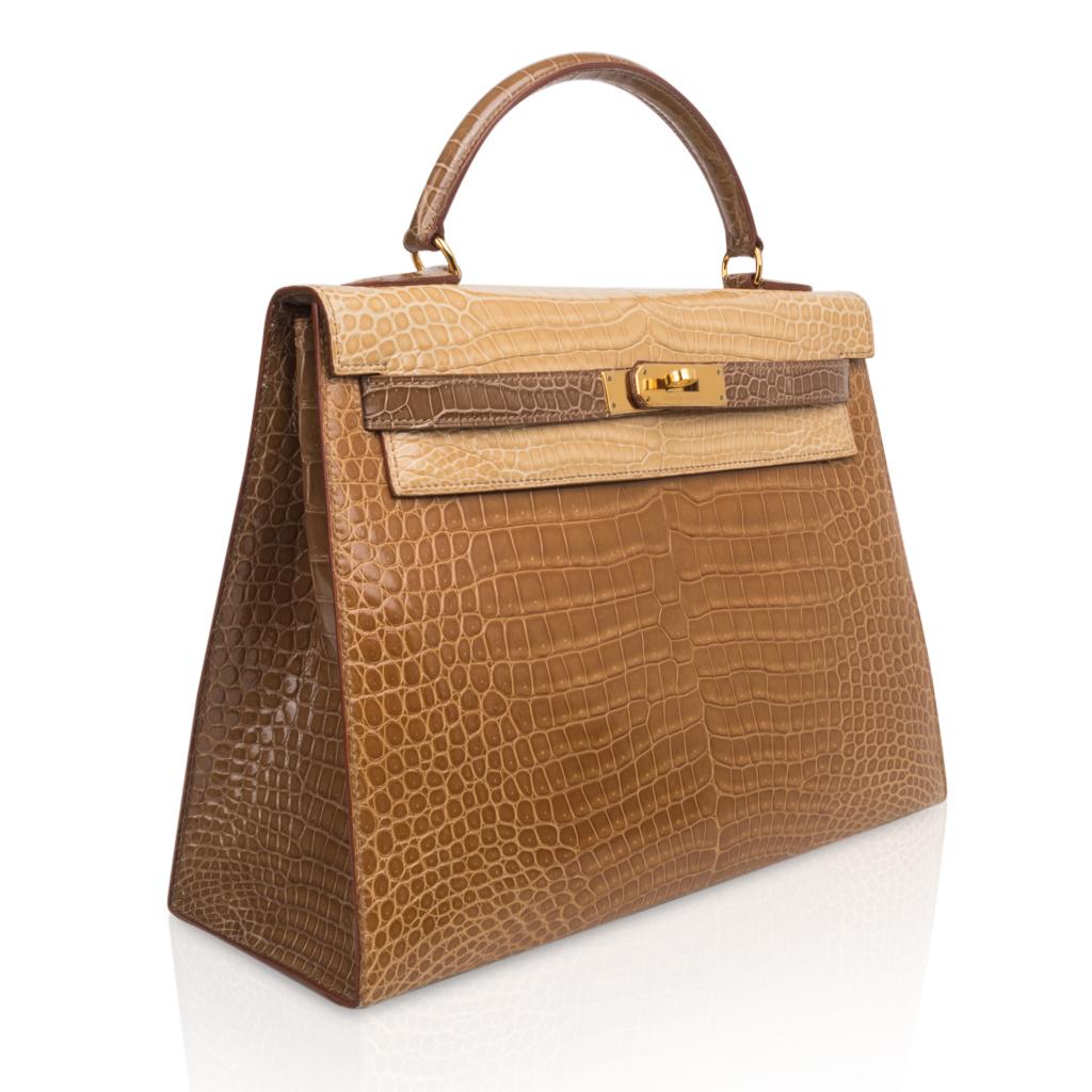 Mightychic offers an Hermes Kelly 32 Sellier bag featured in a rare tri-colour Porosus Crocodile.
The perfect neutral palette of Poussiere, Poudre and Ficelle.
Lush with gold hardware.
This exquisite Kelly is in superior condition.
Clean corners,