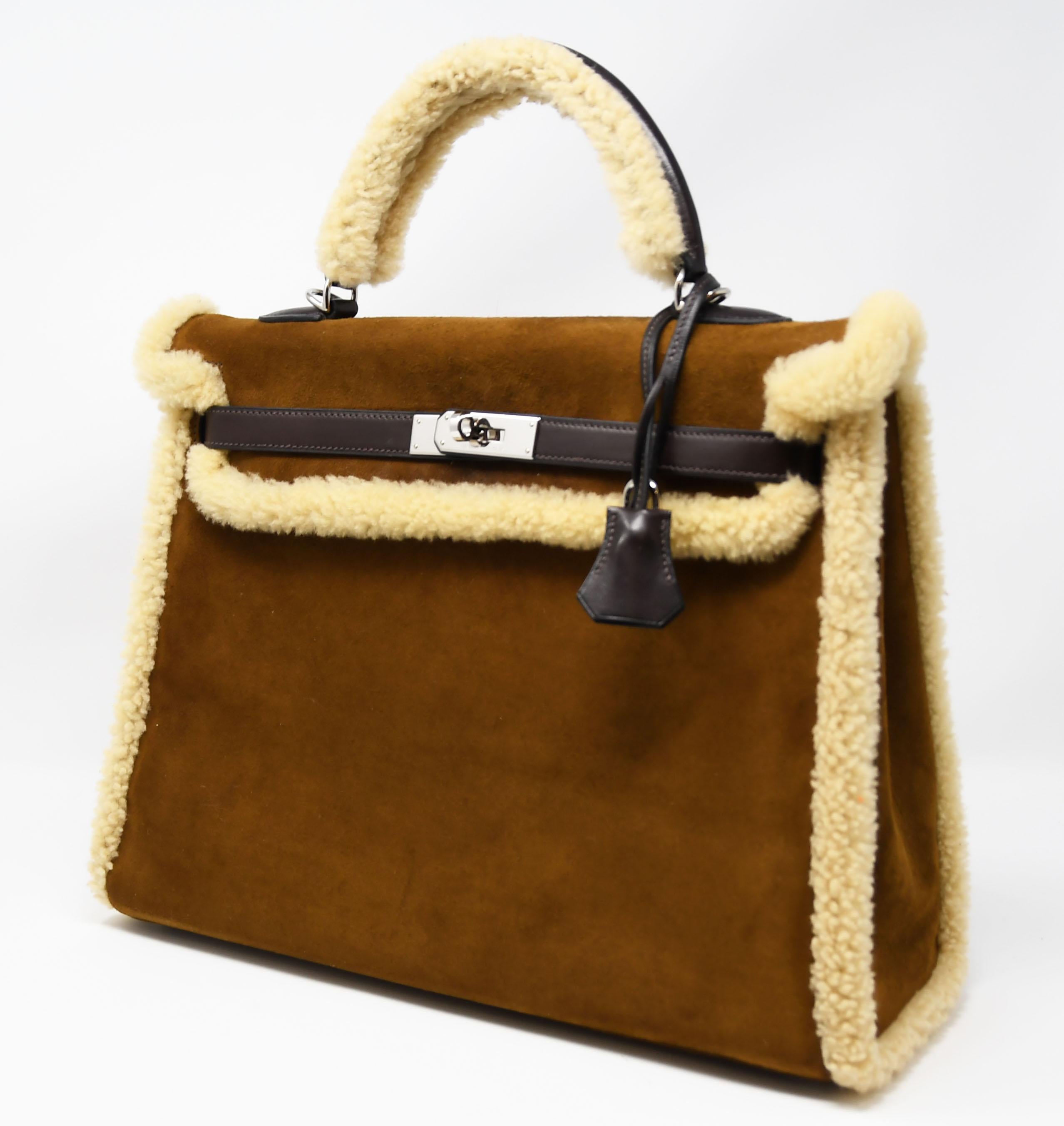 Hermes 35cm Kelly Sellier Teddy Shearling bag with ebene barenia, sheepskin woola & chevre leather. This iconic special order Hermes Kelly Sellier bag is timeless and chic. Fresh and crisp with palladium hardware.

    Condition: Excellent, Pre