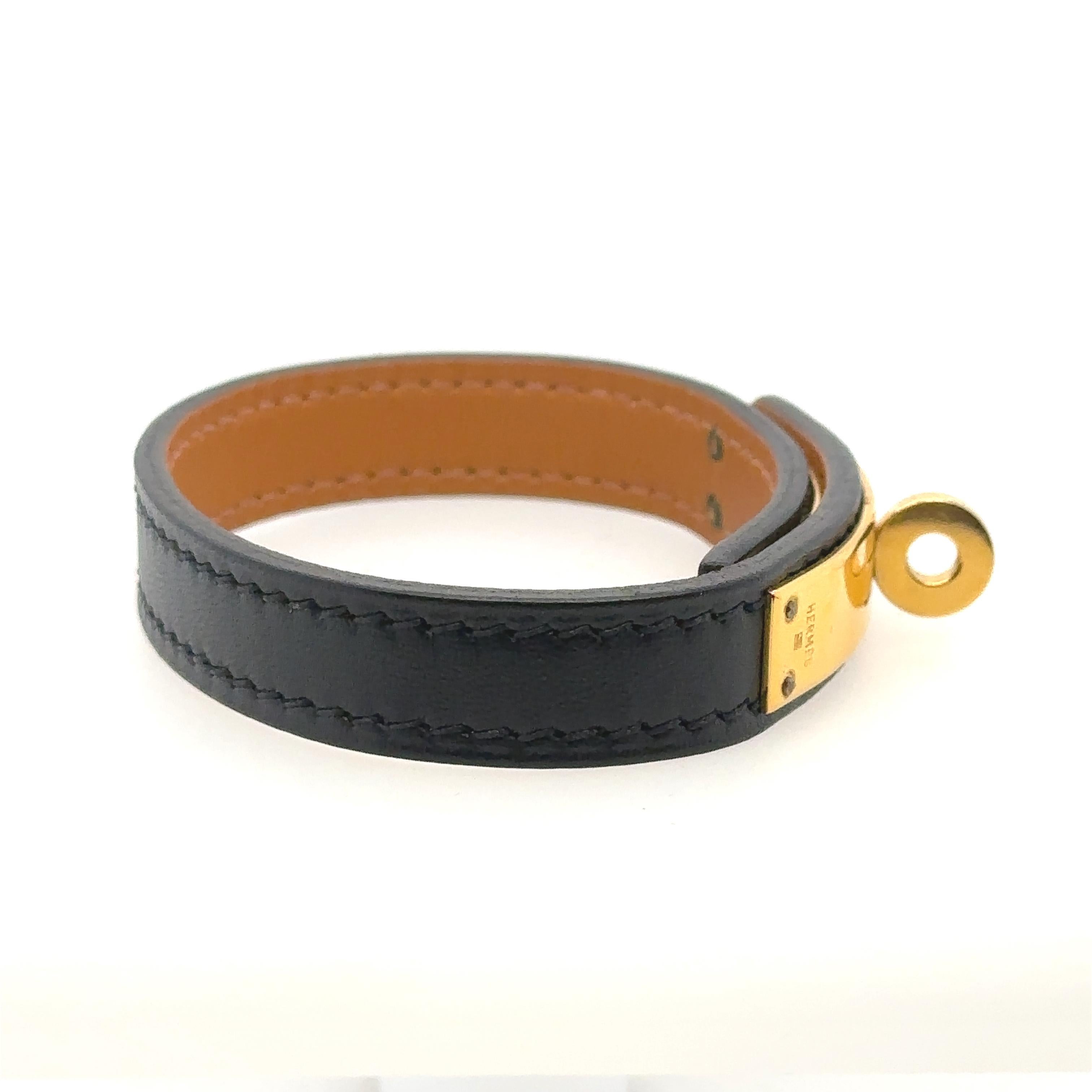 Hermes
Einzelne Tour Kelly-Armband.
Gefertigt aus Kalbsleder.
Drehverschluss aus Gelbgold.
Wie neu, kaum getragen.
Wird mit Tasche und Box geliefert.
Passt an ein 6,5