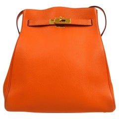 Hermès - Sac à bandoulière Kelly Sport MM orange en cuir Togo avec accessoires dorés