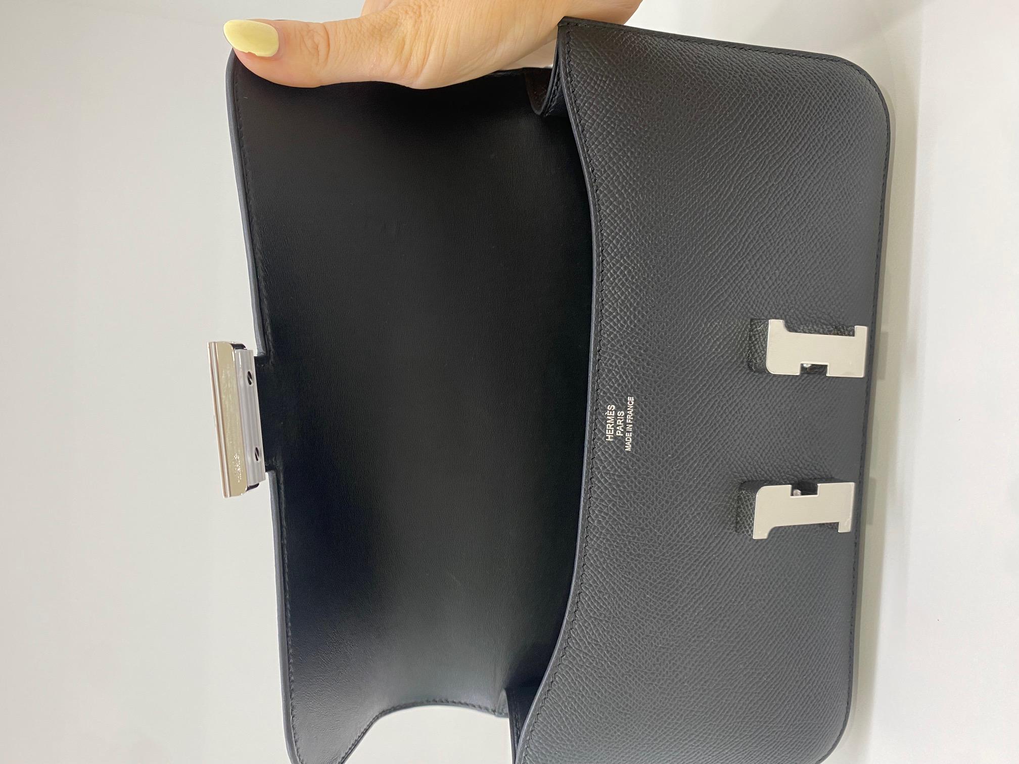Hermes Kelly To Go Bubblegum PHW In Excellent Condition For Sale In Double Bay, AU