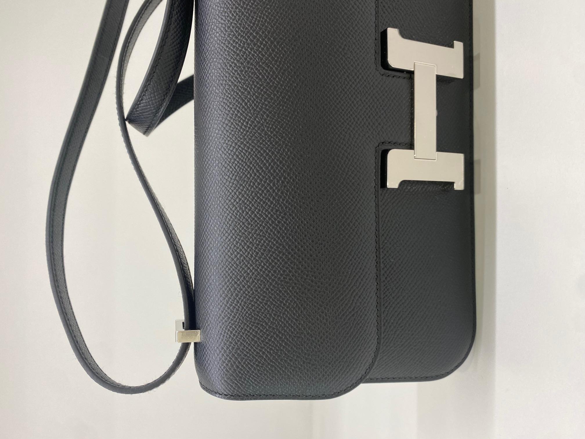 Women's or Men's Hermes Kelly To Go Bubblegum PHW For Sale