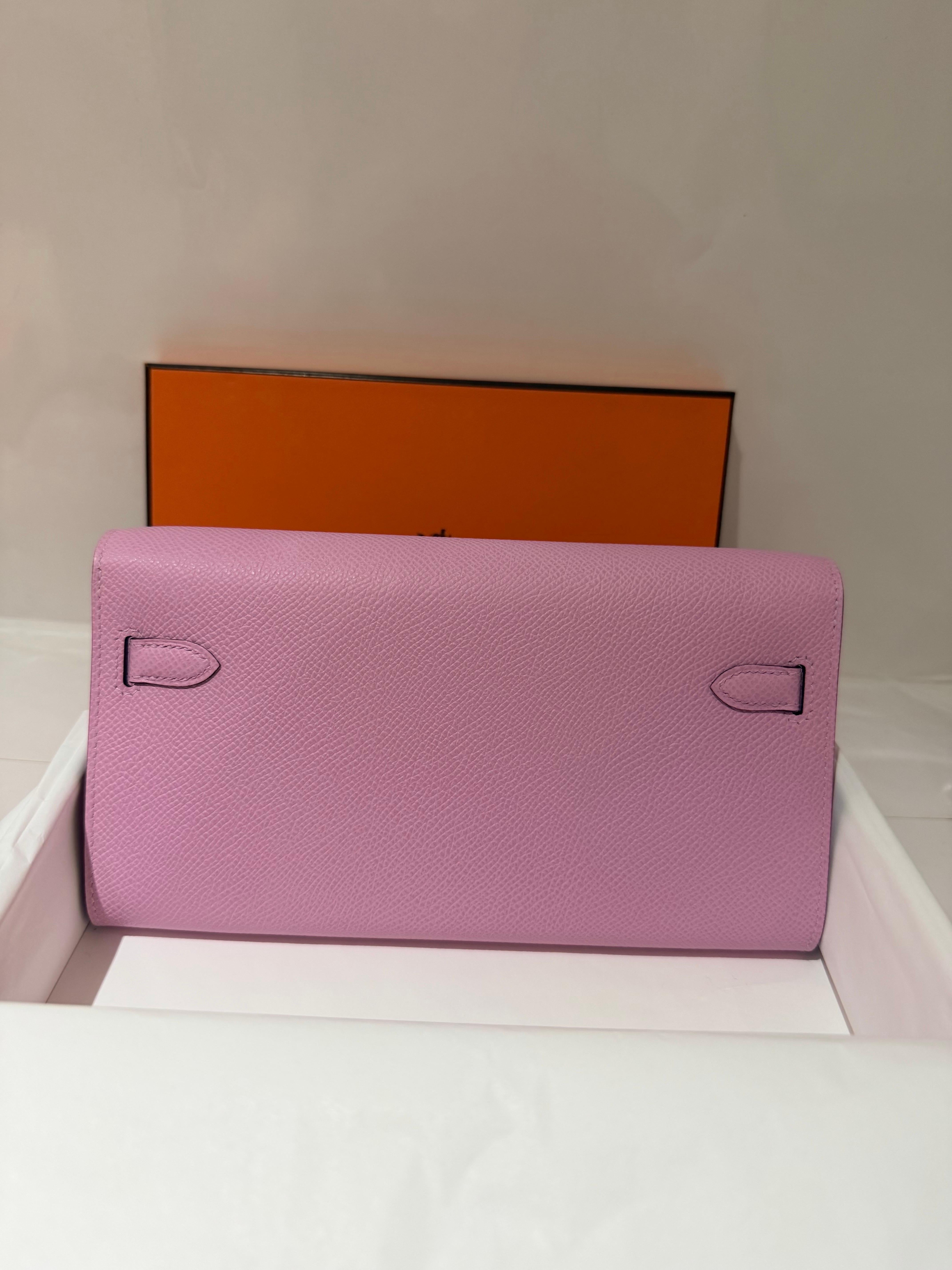 Clutch Hermès Kelly To Go in Mauve Sylvestre Epsom In condizioni Nuovo in vendita a London, England