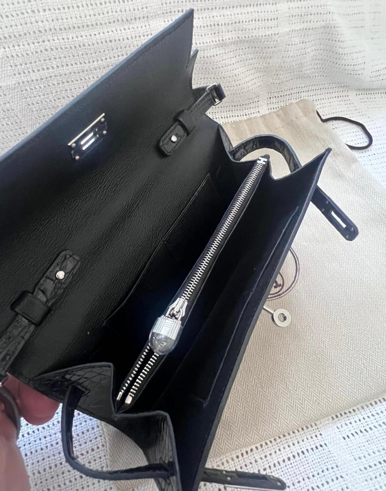 Hermes Kelly To Go is in Black Shiny Alligator with palladium hardware For Sale 2