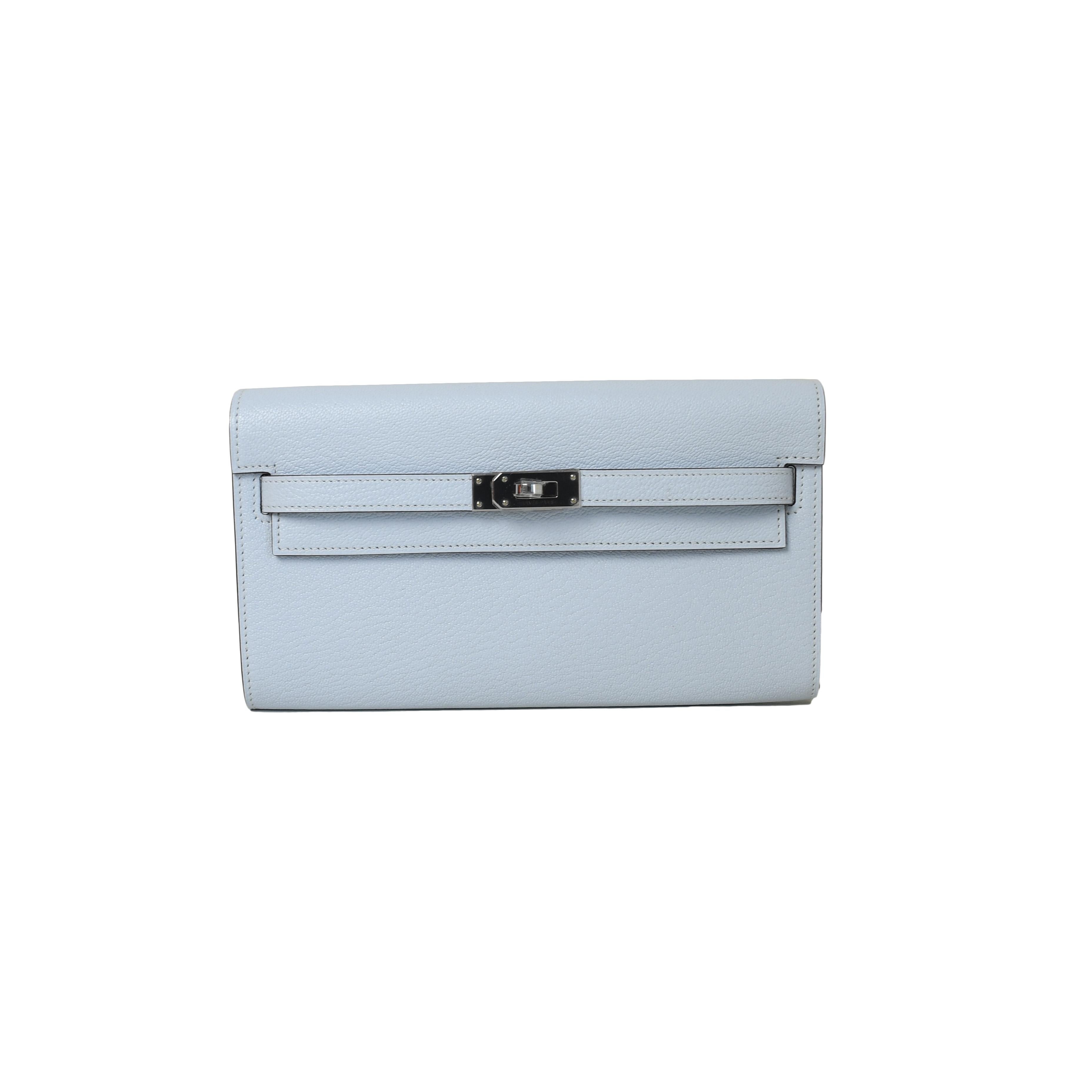 Hermes Kelly To Go Mysore Palladium Hardware Bleu Brume In New Condition For Sale In Flushing, NY