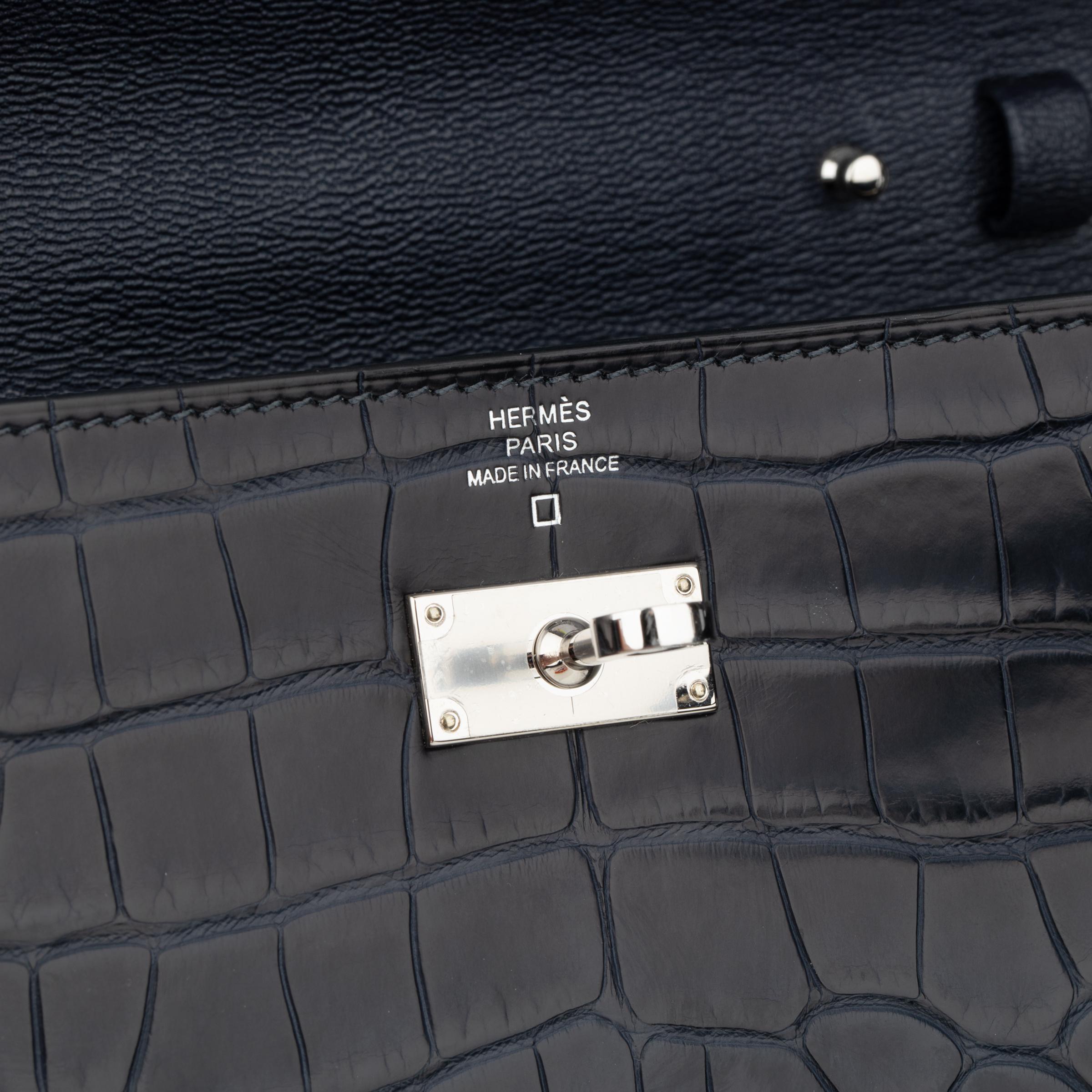 Hermès Kelly-To-Go Wallet  Blue Indigo Matte Alligator Palladium Hardware 3