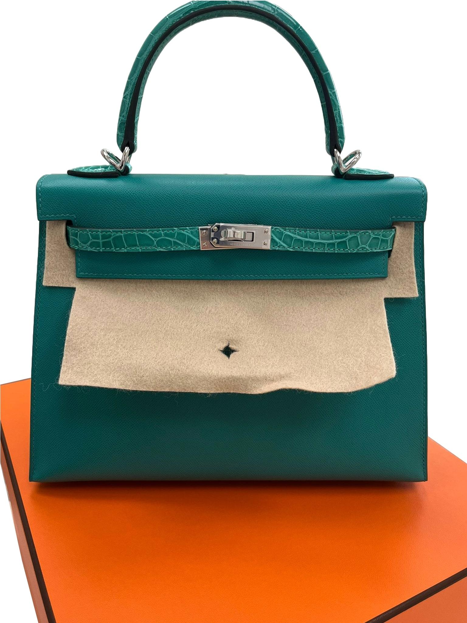 Hermès Kelly Touch 25 Vert Verone Madame Epsom and Crocodile Sellier Palladium For Sale 8