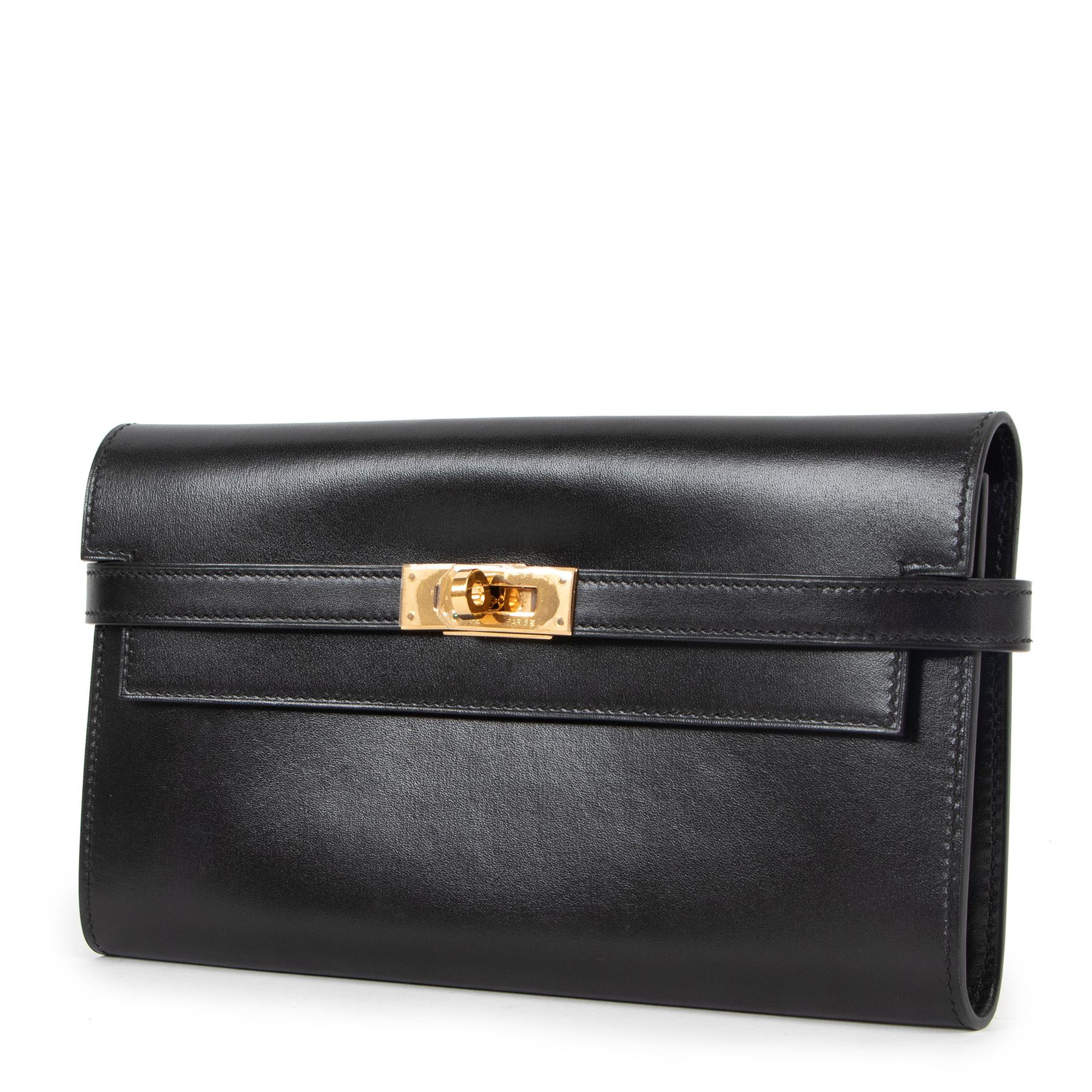Hermès Kelly Wallet Black Box Calf GHW

We can't get over this Kelly Wallet... What a stunning and timeless piece! Crafted from their prestigious box calf leather in black and this finished with gold-plated hardware. The inside consists of several