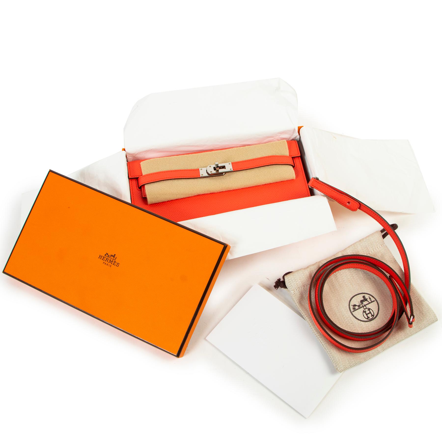 Hermès Kelly Wallet To Go Epsom Rose Texas PHW

This Hermès Kelly Wallet To Go is probably the most stylish crossbody bag you've ever seen! The versatile design allows you to either wear this one as a clutch or as crossbody bag. Handcrafted from