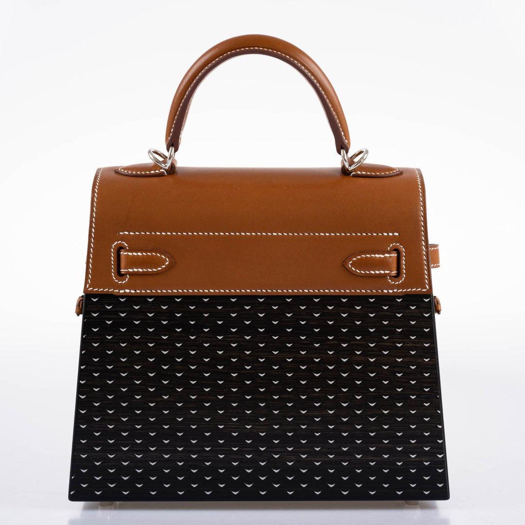 Hermès Kelly Wood 22 Bog Oak, Aluminum & Barenia with Palladium Hardware - 2021, Z

After the wild success of the much-desired Faubourg 20cm Sellier Birkins, Hermès had a big task in creating their next exceptional bag. Recently released, the Kelly