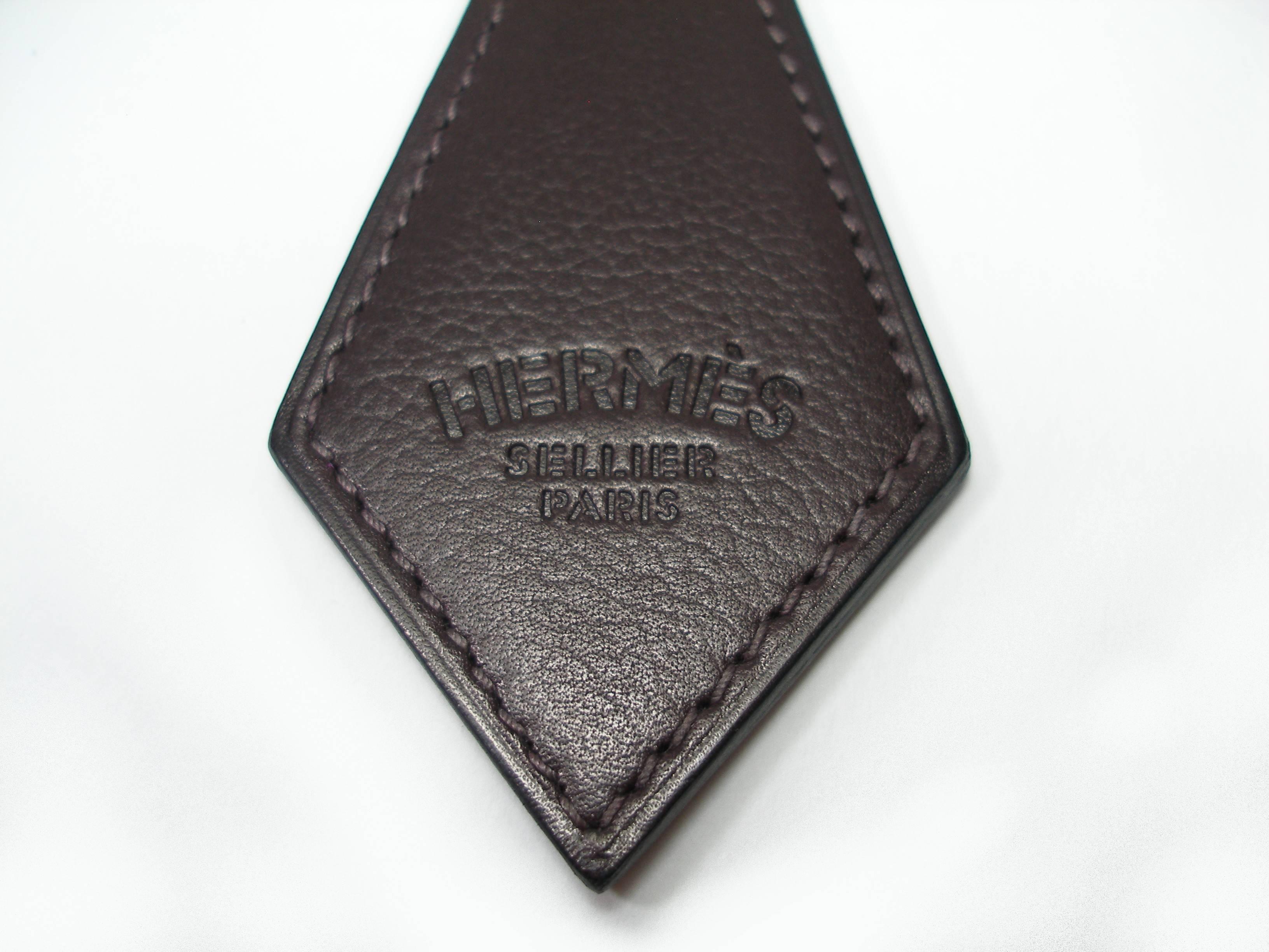Hermès Key Rin TAB
Stamped Hermès Sellier 
Hermès Paris on the loop
Ganterie Maroquinerie de Saint Junien 9 Juin 2017 . Made in France
Size : 9 x 4.5 cm ( without the loop )
With the loop : 12 cm x 4.5 cm : LARGE SIZE
Its comes with Hermes box and